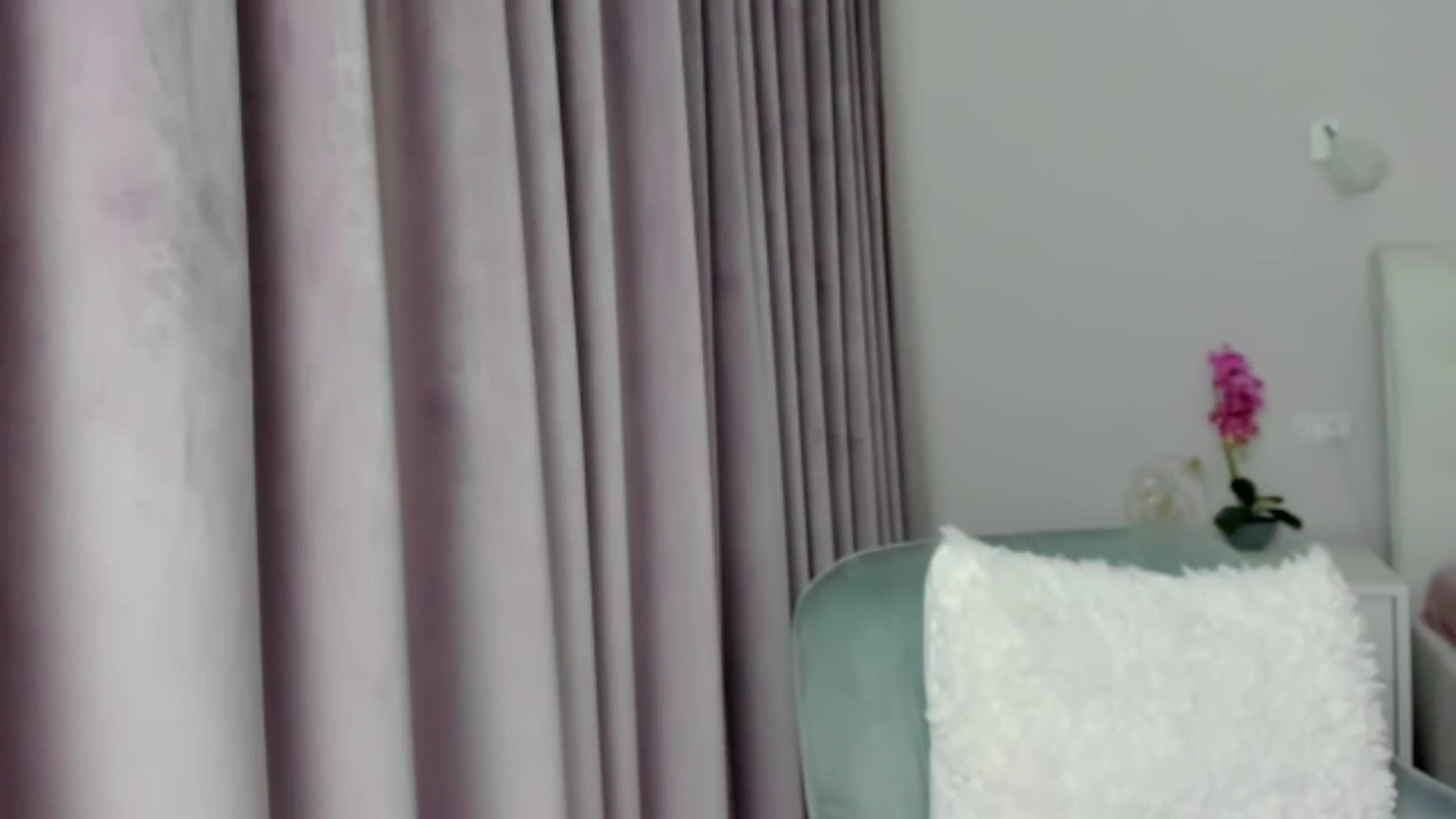 Gallery image thumbnail from Angieerosee's myfreecams stream on, 12/07/2024, 16:37 image 14 of 20