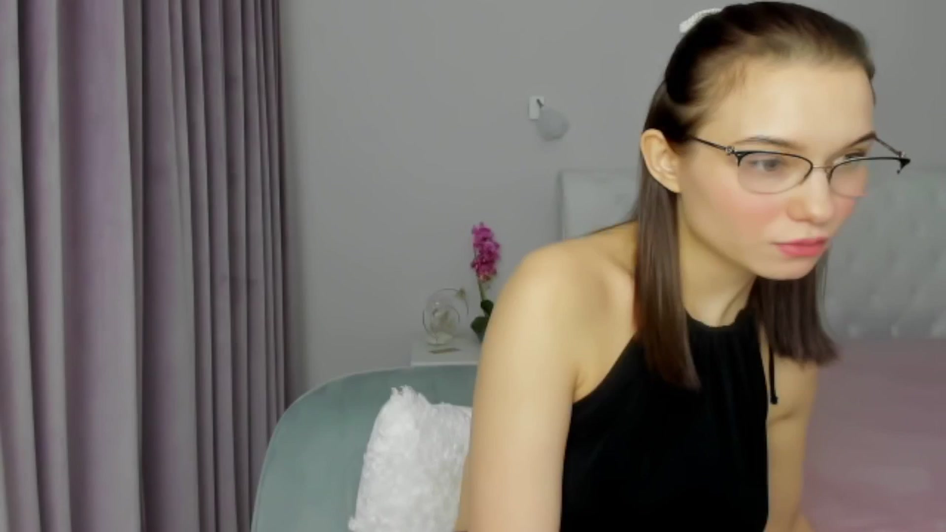 Gallery image thumbnail from Angieerosee's myfreecams stream on, 12/07/2024, 16:37 image 12 of 20