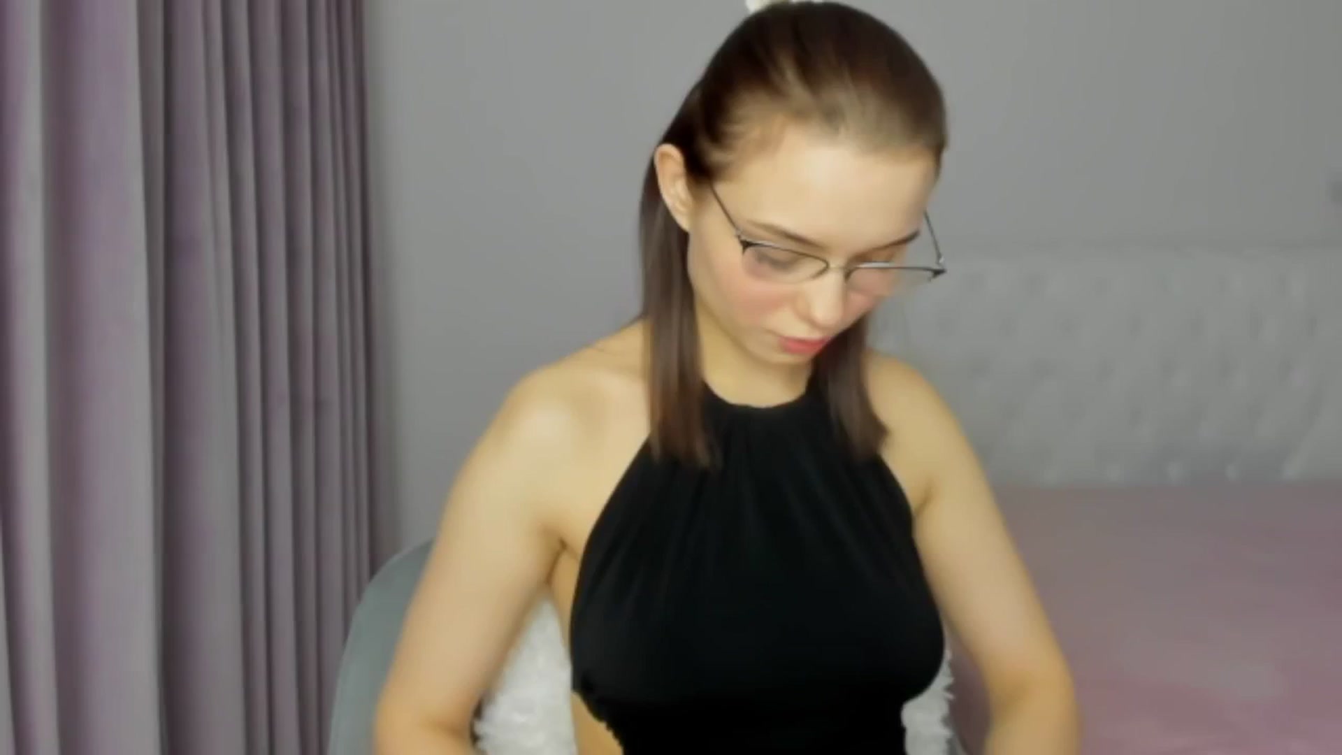 Gallery image thumbnail from Angieerosee's myfreecams stream on, 12/07/2024, 16:37 image 4 of 20
