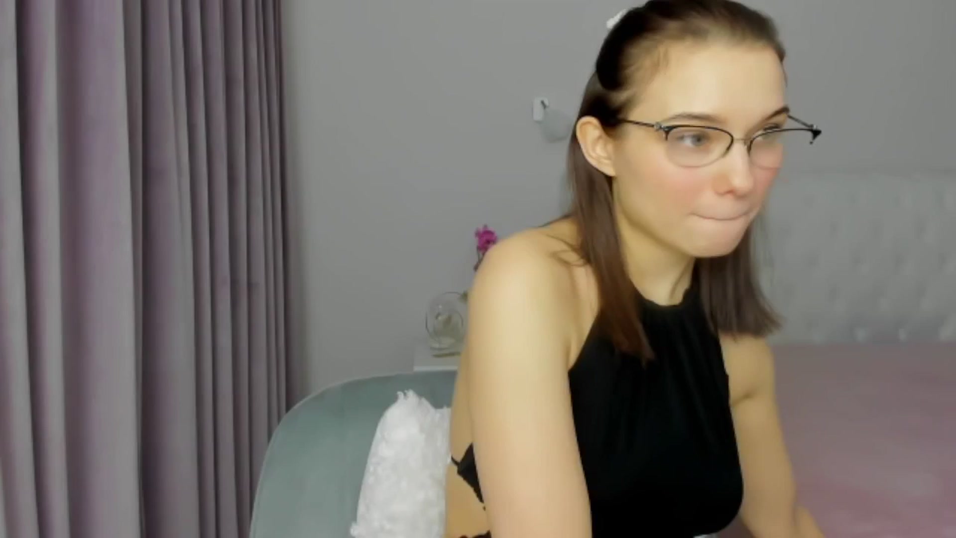 Gallery image thumbnail from Angieerosee's myfreecams stream on, 12/07/2024, 16:37 image 11 of 20