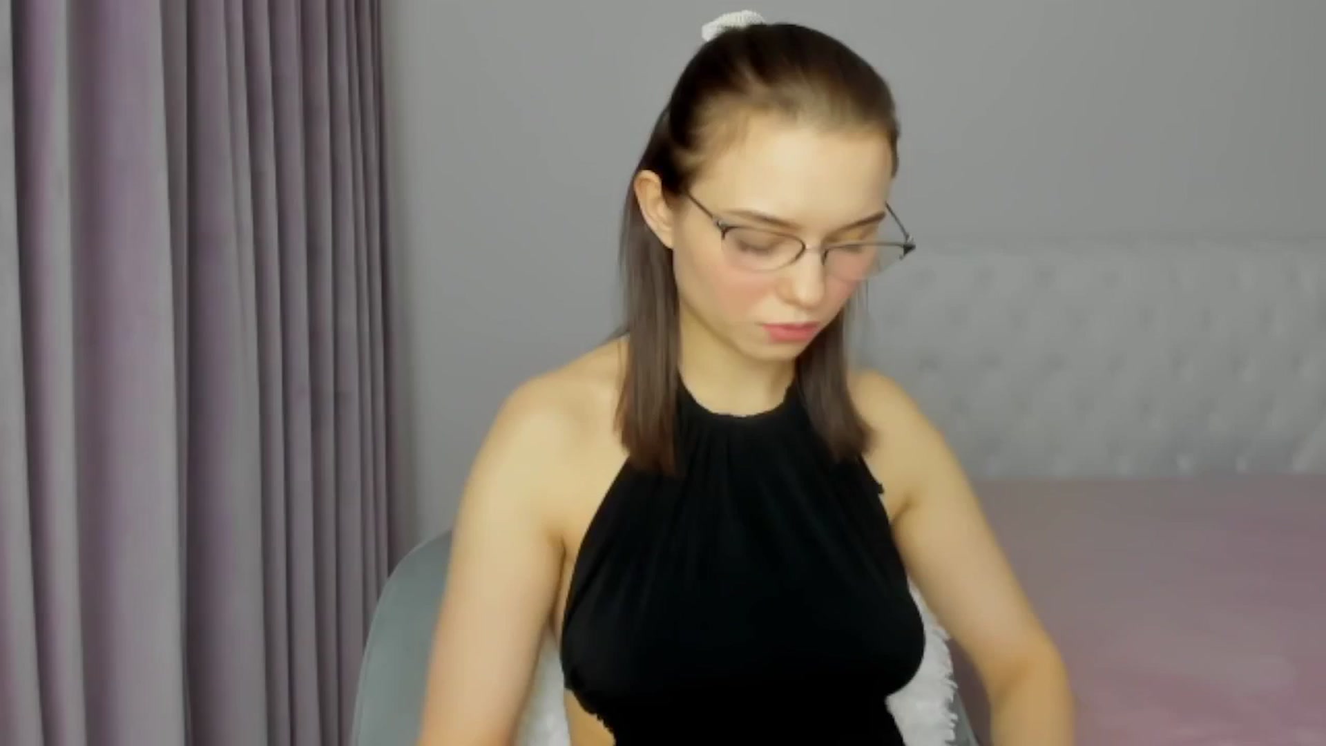 Gallery image thumbnail from Angieerosee's myfreecams stream on, 12/07/2024, 16:37 image 8 of 20