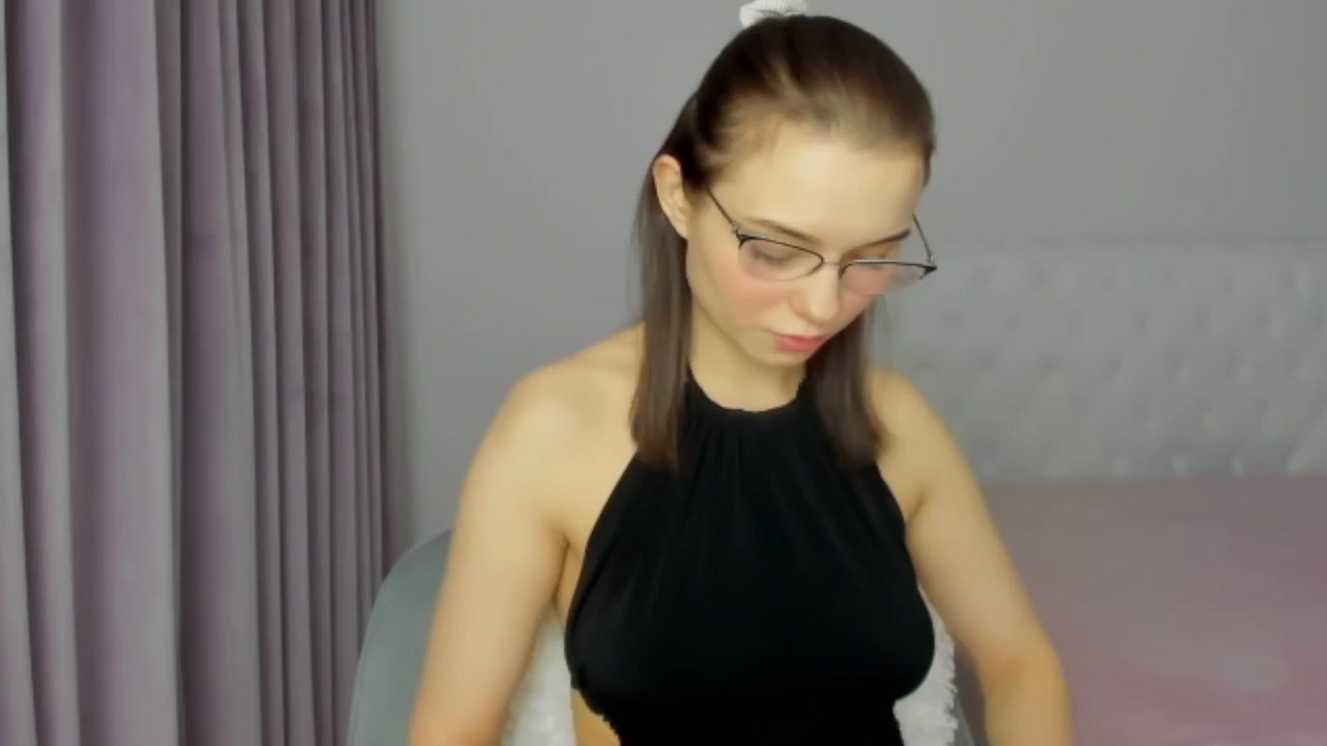 Gallery image thumbnail from Angieerosee's myfreecams stream on, 12/07/2024, 16:37 image 7 of 20