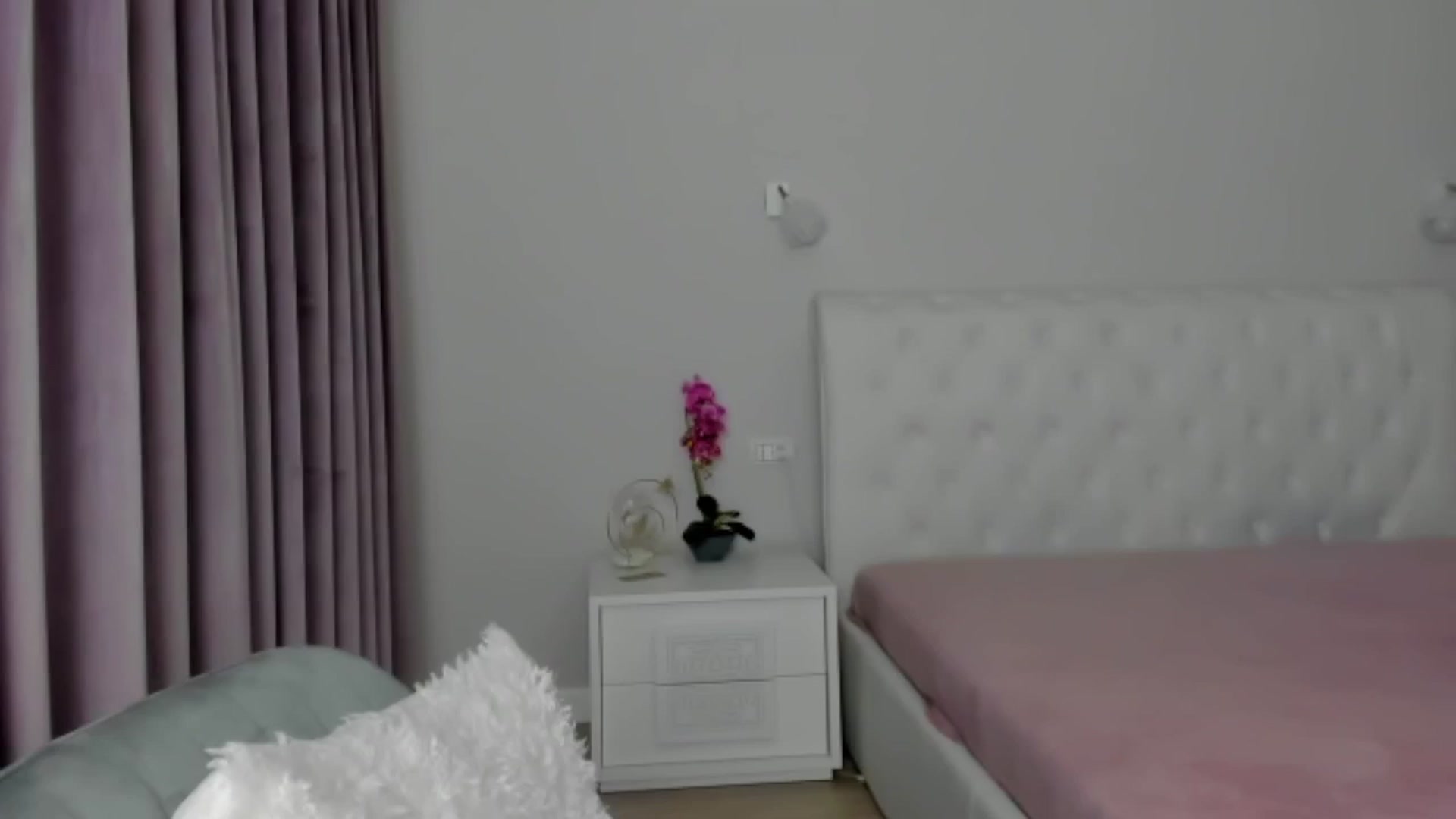 Gallery image thumbnail from Angieerosee's myfreecams stream on, 12/07/2024, 18:15 image 16 of 20