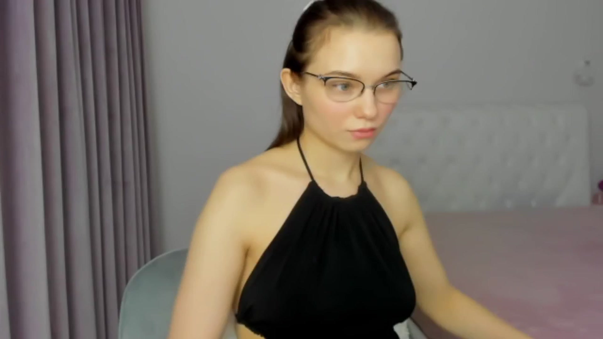 Gallery image thumbnail from Angieerosee's myfreecams stream on, 12/07/2024, 18:15 image 4 of 20