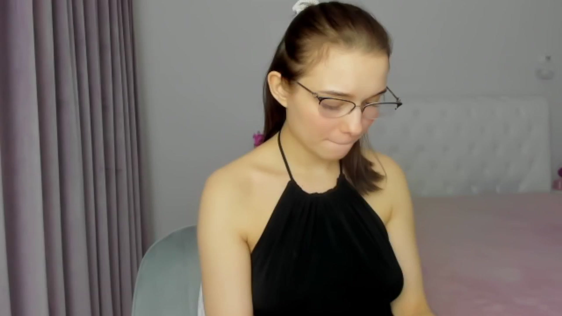 Gallery image thumbnail from Angieerosee's myfreecams stream on, 12/07/2024, 18:15 image 5 of 20