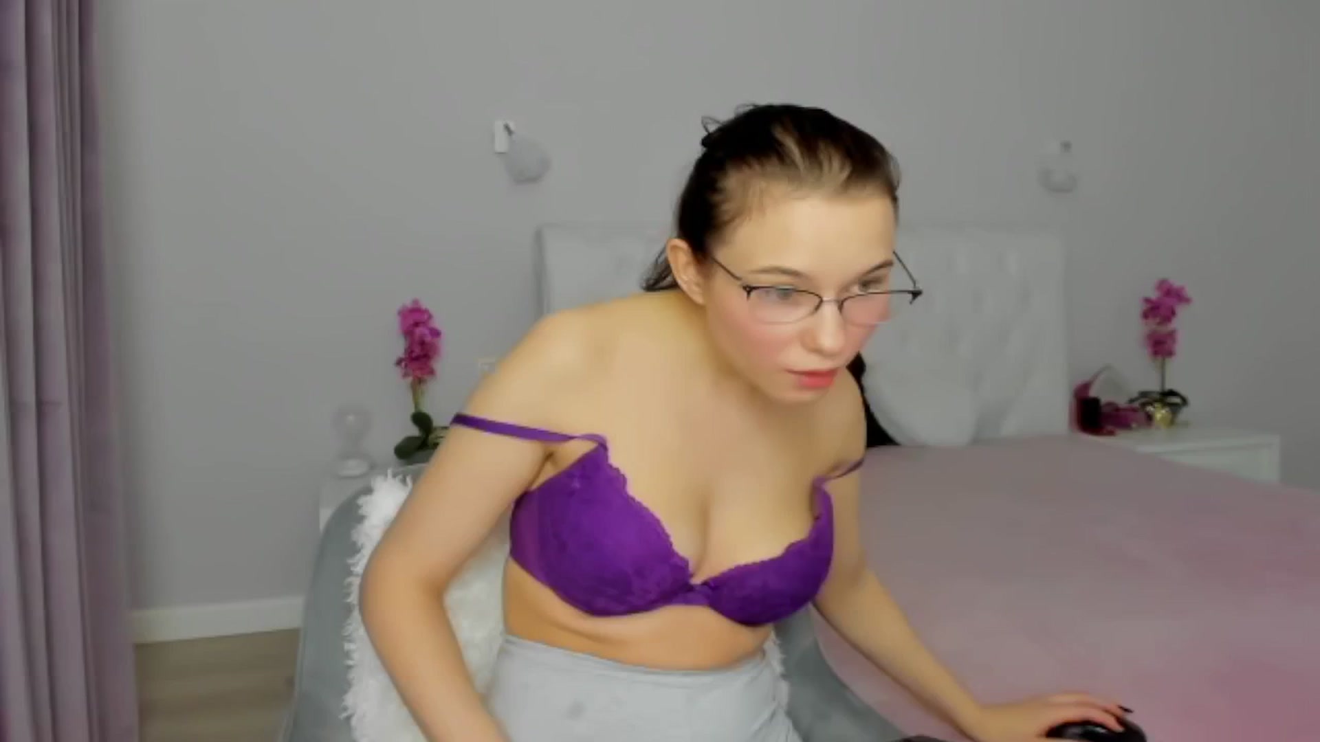 Gallery image thumbnail from Angieerosee's myfreecams stream on, 12/10/2024, 21:15 image 19 of 20