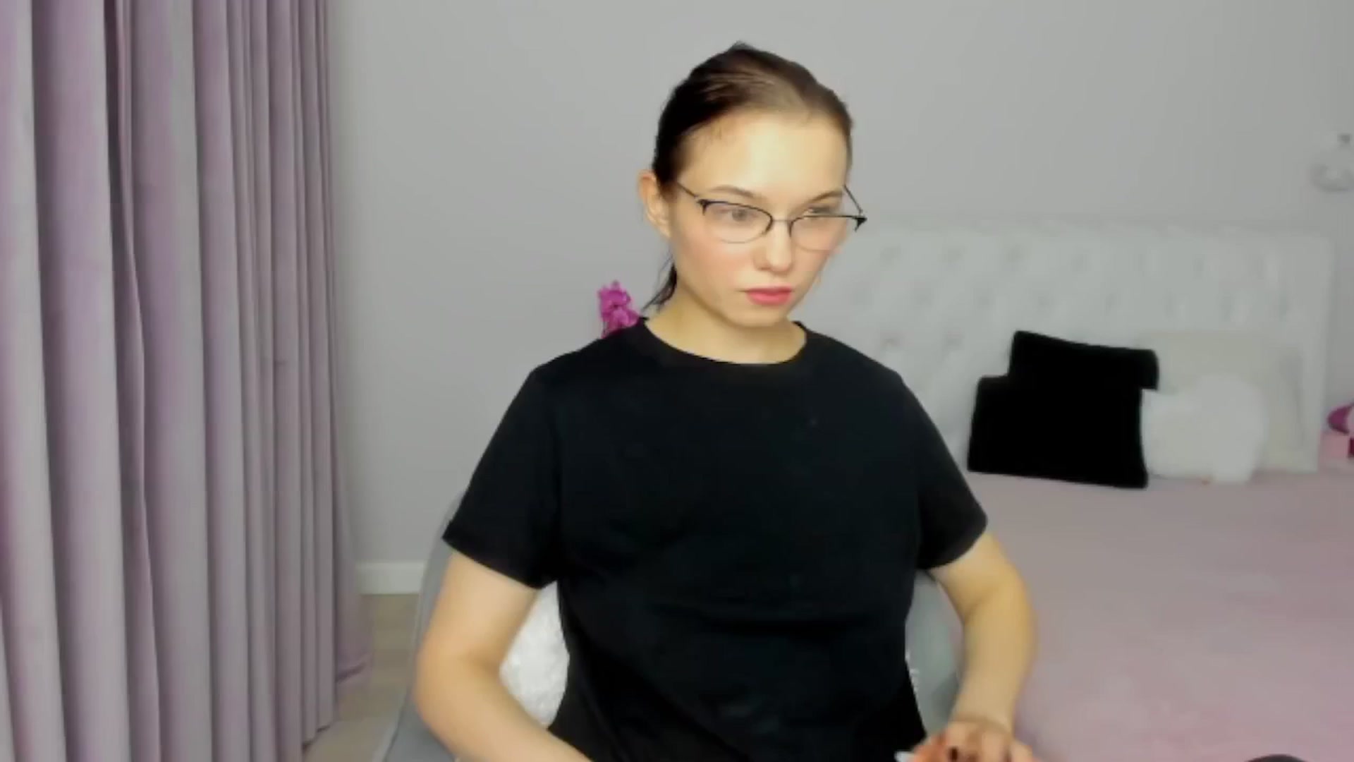 Gallery image thumbnail from Angieerosee's myfreecams stream on, 12/12/2024, 22:52 image 20 of 20