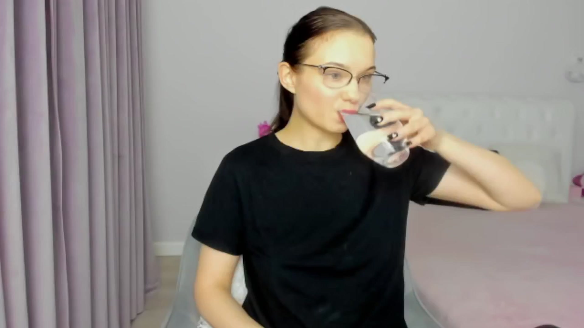 Gallery image thumbnail from Angieerosee's myfreecams stream on, 12/12/2024, 22:52 image 19 of 20