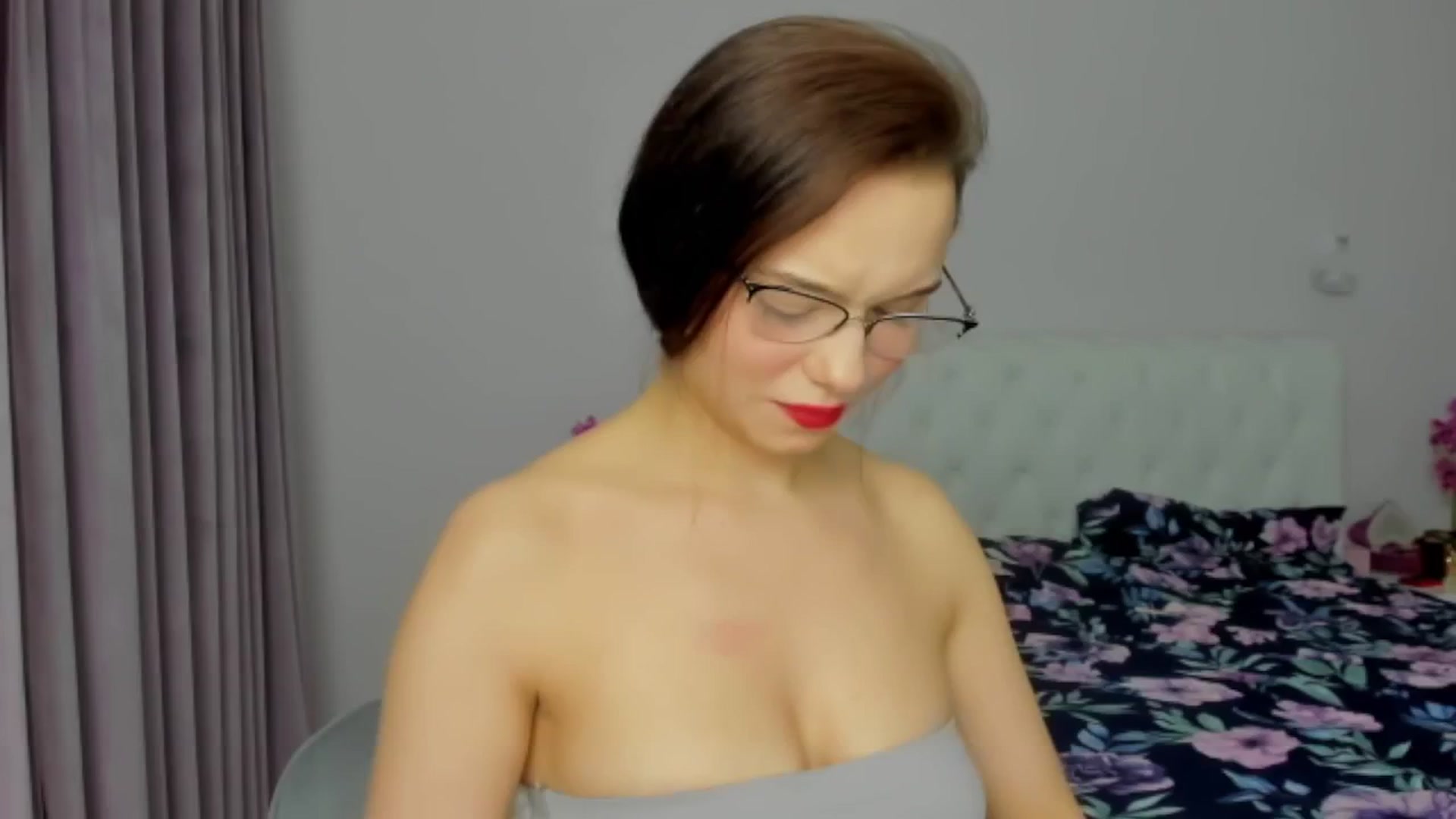 Gallery image thumbnail from Angieerosee's myfreecams stream on, 12/13/2024, 21:48 image 11 of 20
