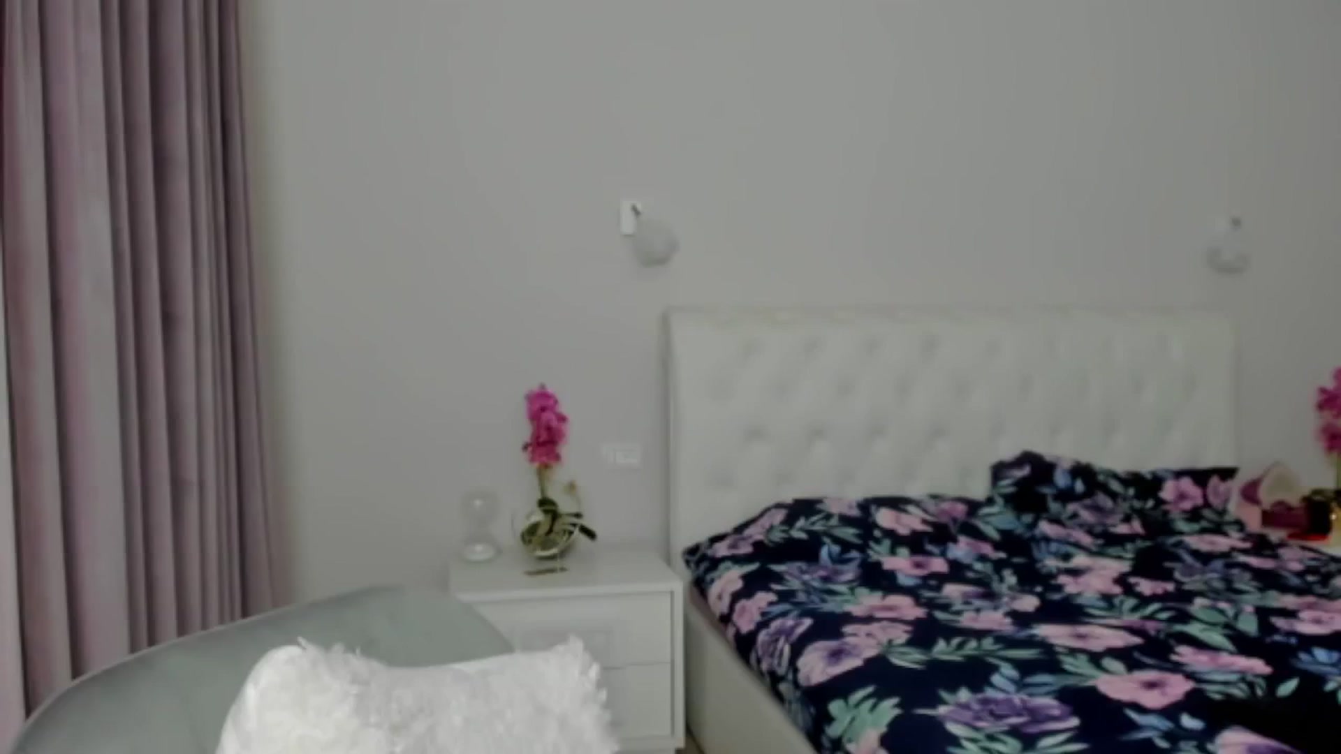 Gallery image thumbnail from Angieerosee's myfreecams stream on, 12/13/2024, 21:48 image 12 of 20