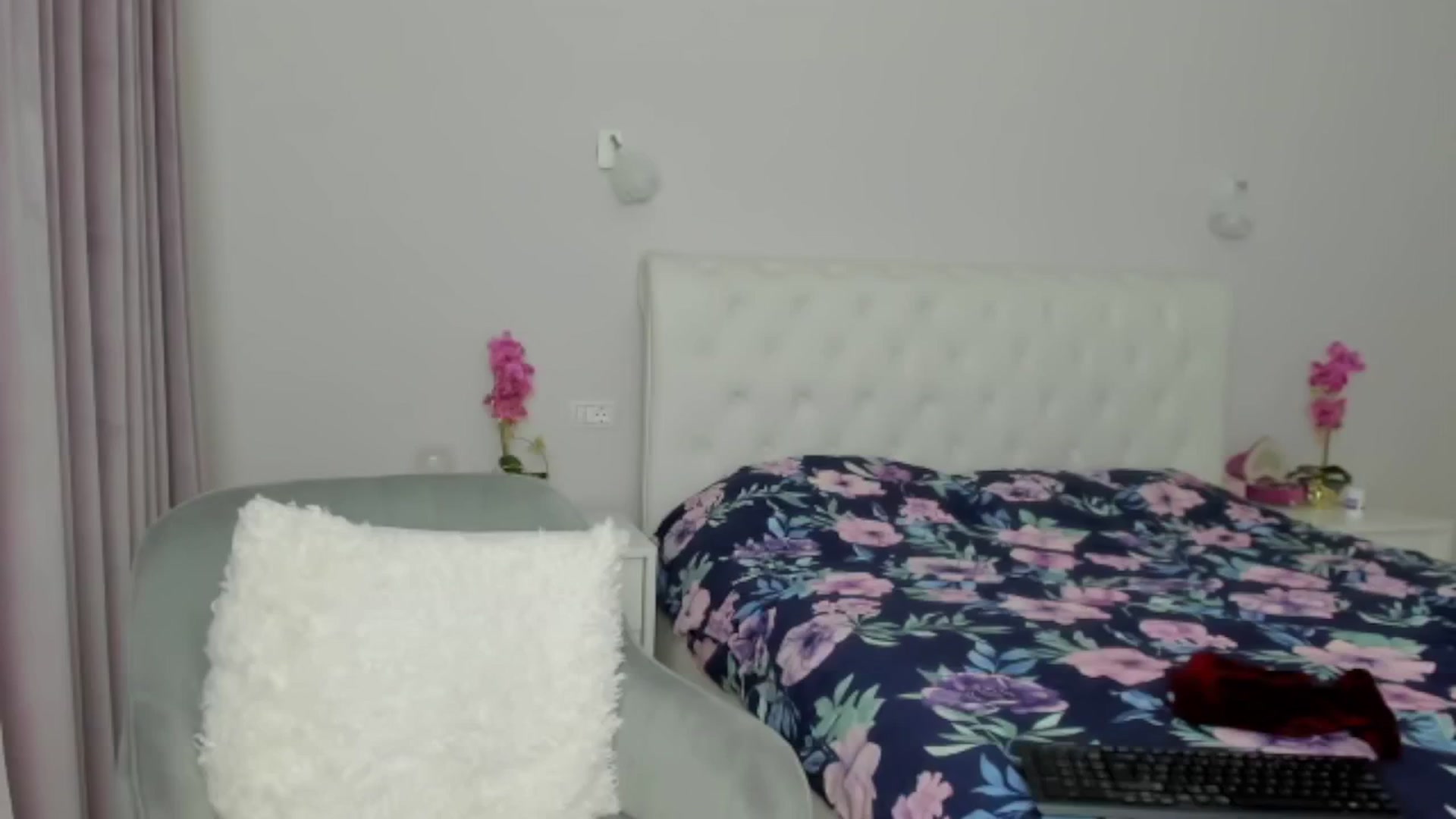 Gallery image thumbnail from Angieerosee's myfreecams stream on, 12/14/2024, 17:38 image 15 of 20