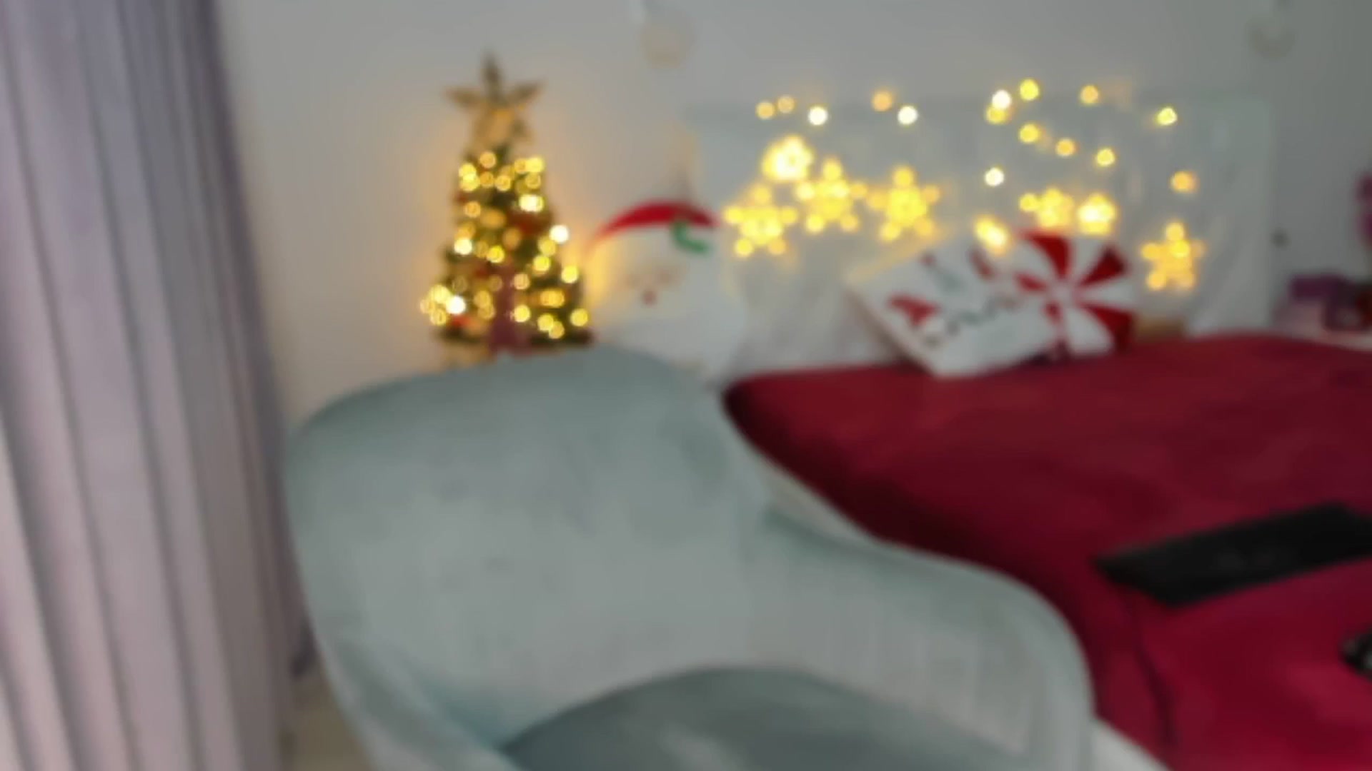 Gallery image thumbnail from Angieerosee's myfreecams stream on, 12/25/2024, 24:29 image 18 of 20