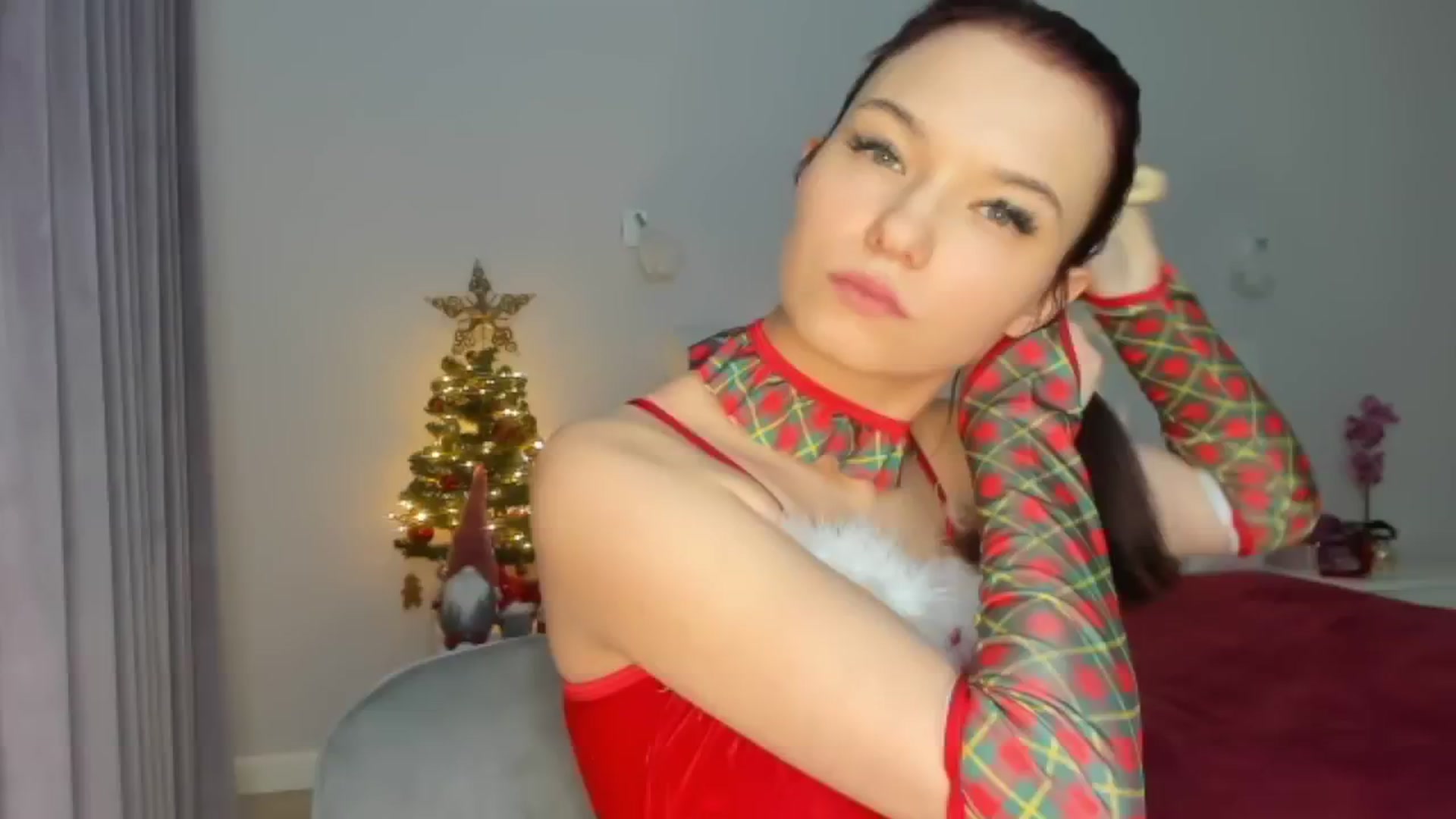Gallery image thumbnail from Angieerosee's myfreecams stream on, 12/25/2024, 24:29 image 12 of 20