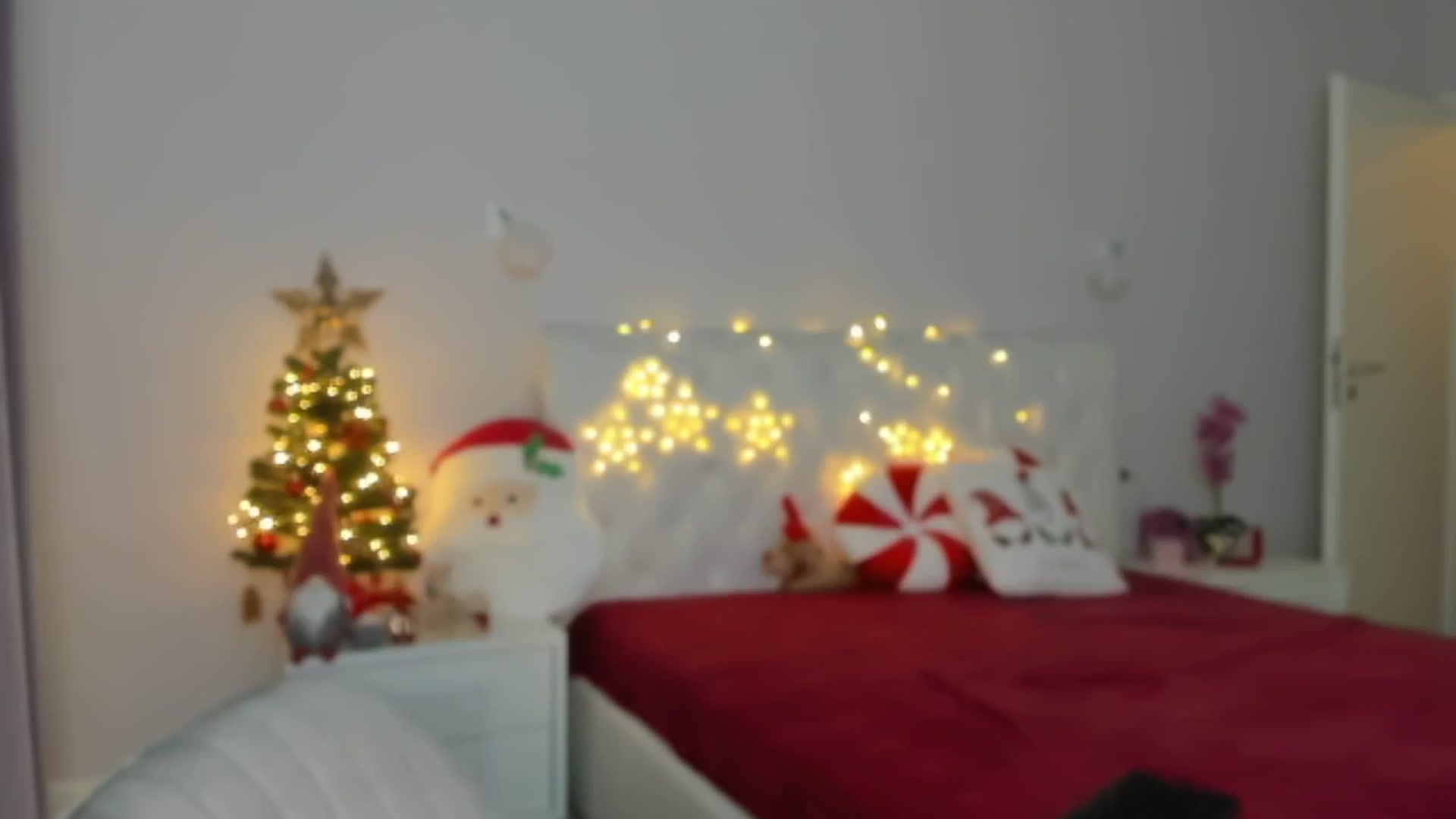 Gallery image thumbnail from Angieerosee's myfreecams stream on, 12/29/2024, 21:10 image 1 of 20