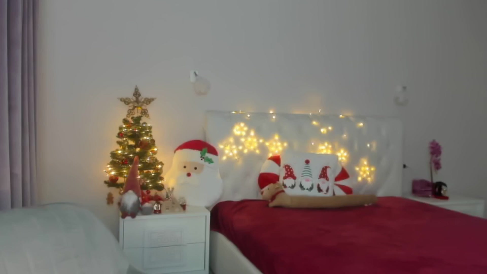 Gallery image thumbnail from Angieerosee's myfreecams stream on, 01/10/2025, 22:27 image 12 of 20