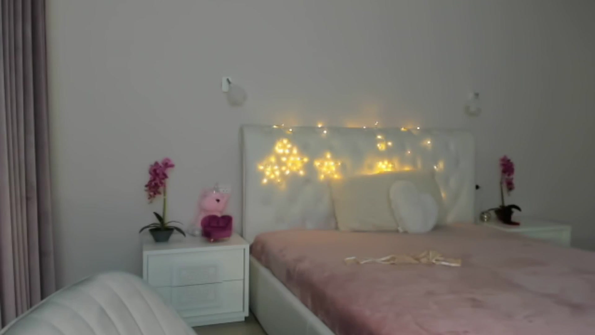 Gallery image thumbnail from Angieerosee's myfreecams stream on, 01/17/2025, 22:54 image 19 of 20
