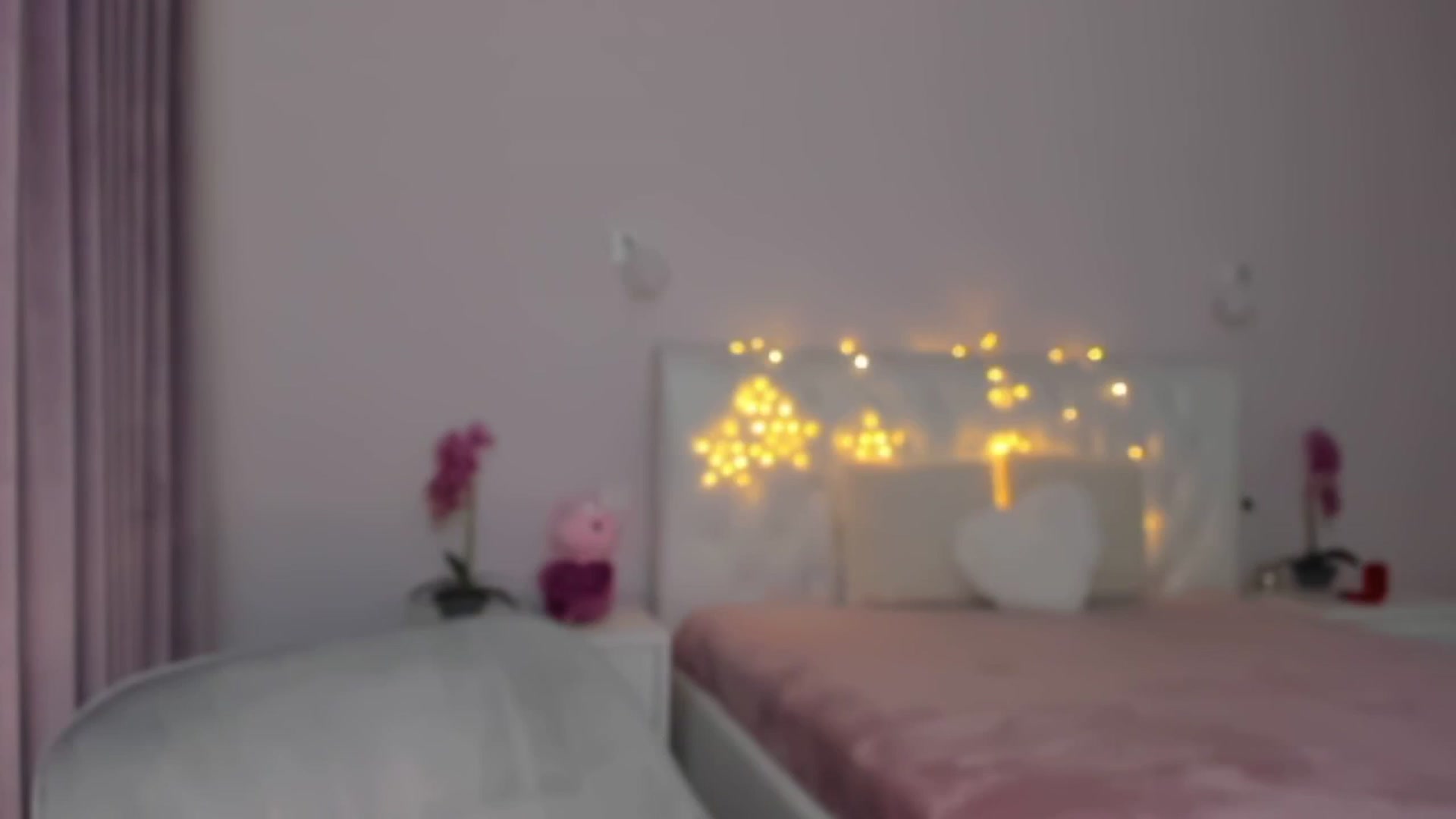 Gallery image thumbnail from Angieerosee's myfreecams stream on, 01/19/2025, 24:01 image 10 of 20