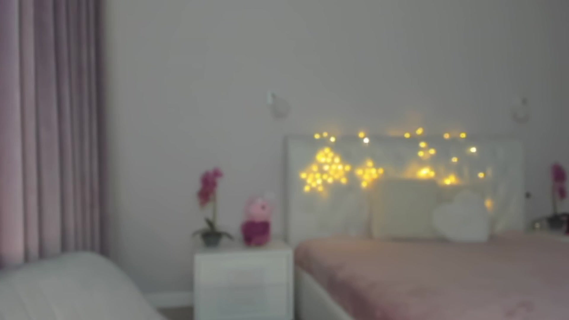 Gallery image thumbnail from Angieerosee's myfreecams stream on, 01/19/2025, 18:08 image 14 of 20