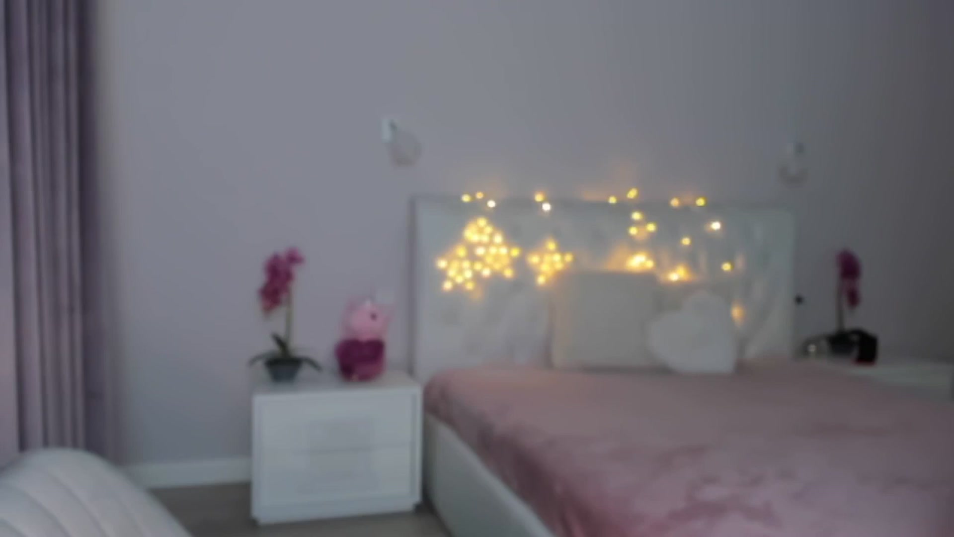 Gallery image thumbnail from Angieerosee's myfreecams stream on, 01/19/2025, 23:44 image 20 of 20