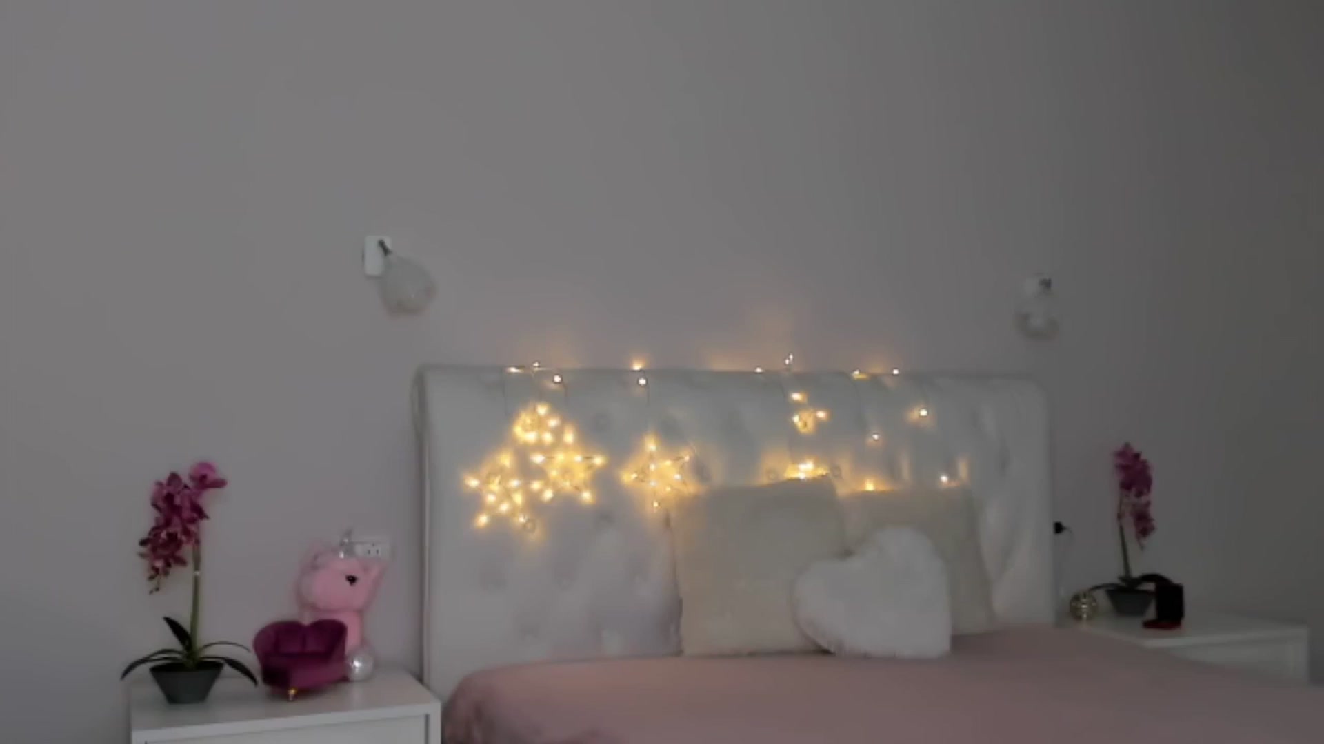 Gallery image thumbnail from Angieerosee's myfreecams stream on, 01/20/2025, 18:31 image 5 of 20
