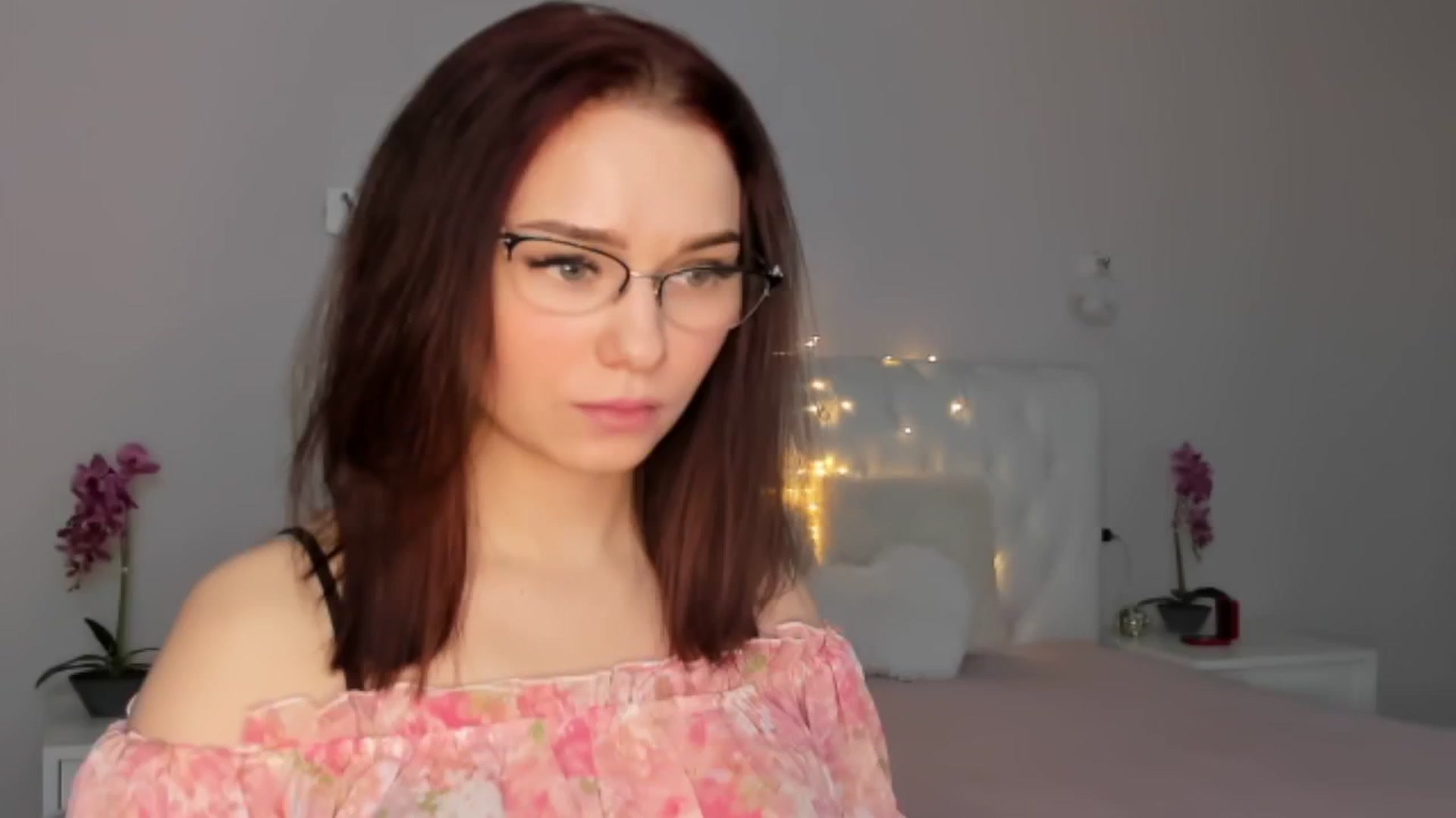 Gallery image thumbnail from Angieerosee's myfreecams stream on, 01/21/2025, 17:59 image 16 of 20