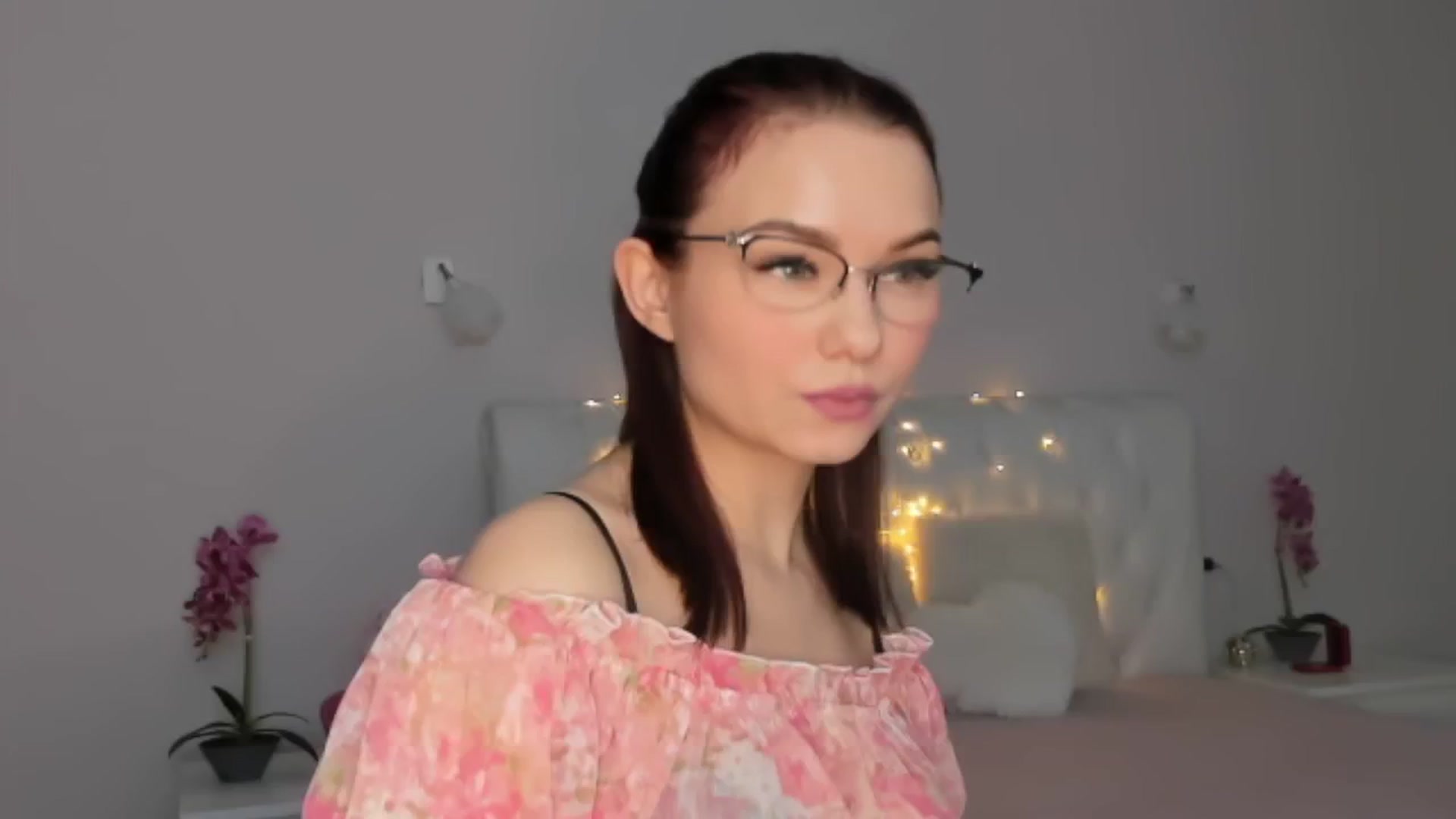Gallery image thumbnail from Angieerosee's myfreecams stream on, 01/21/2025, 17:59 image 3 of 20