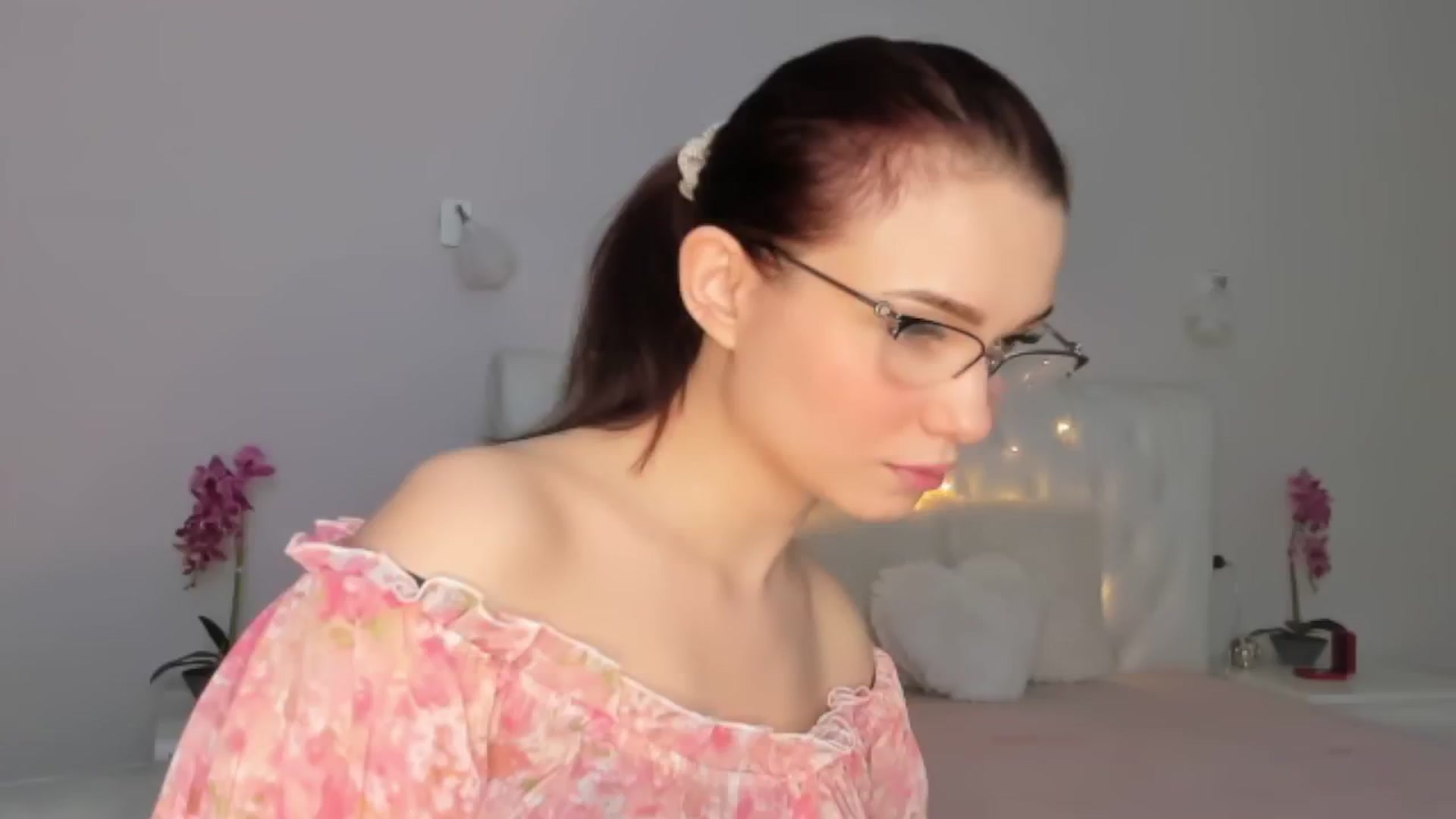 Gallery image thumbnail from Angieerosee's myfreecams stream on, 01/21/2025, 22:52 image 4 of 20
