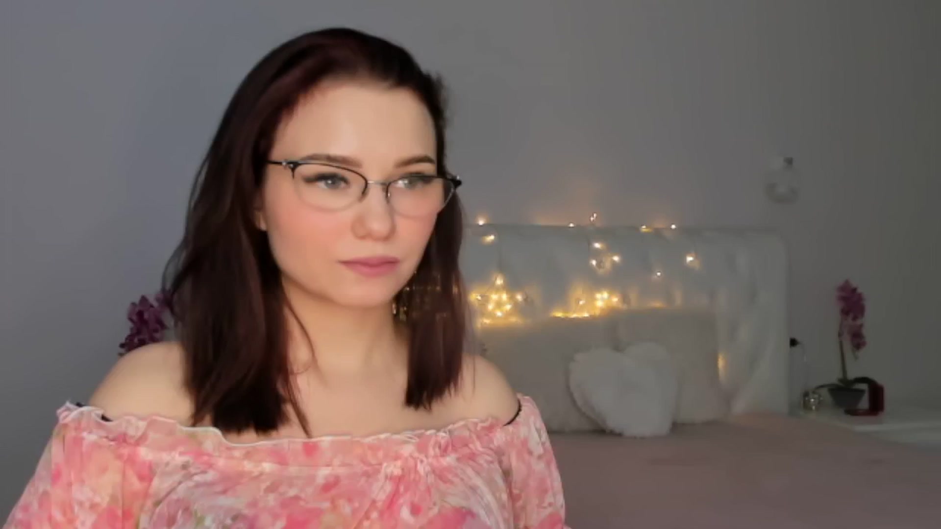 Gallery image thumbnail from Angieerosee's myfreecams stream on, 01/21/2025, 22:52 image 6 of 20
