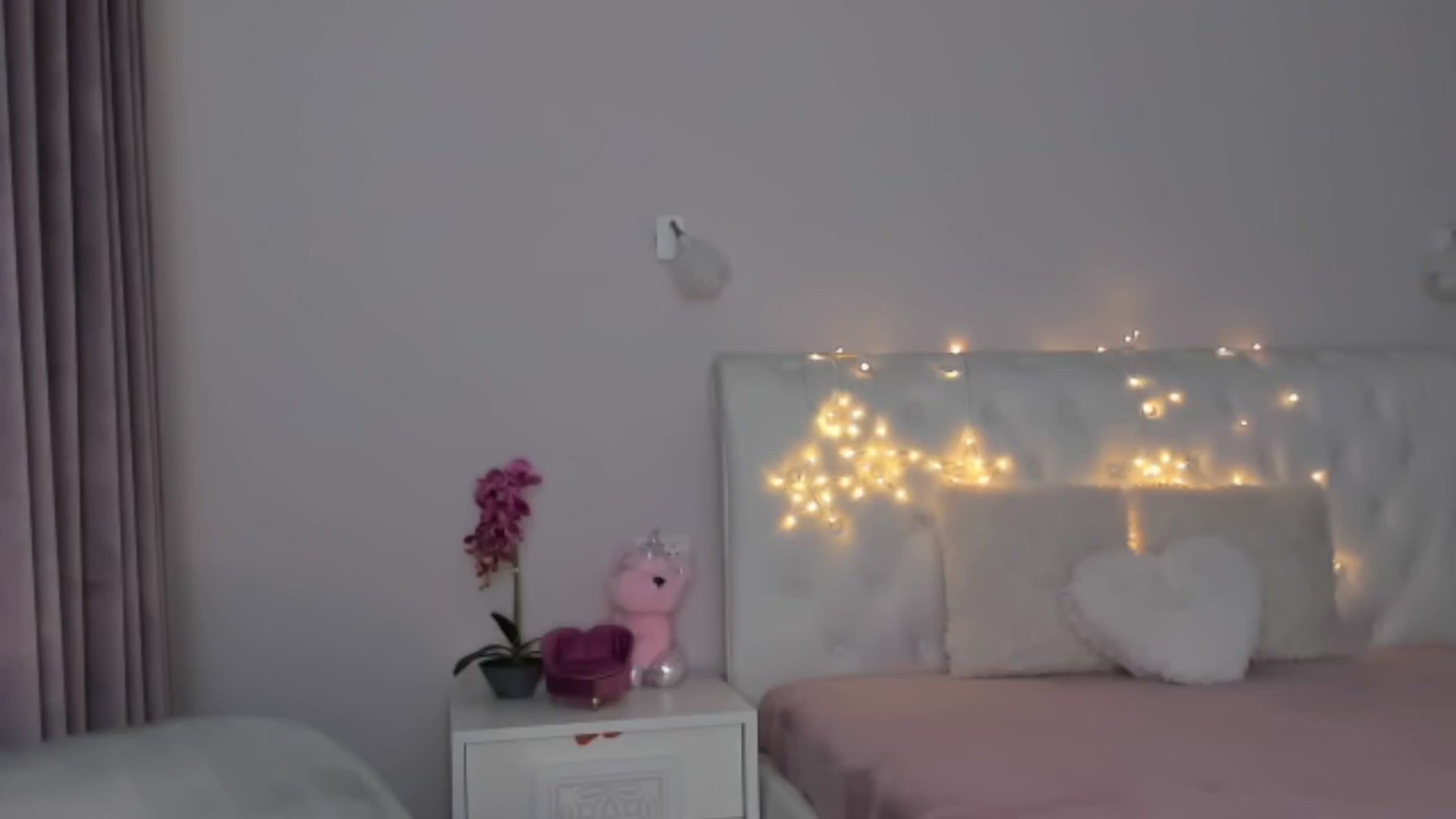 Gallery image thumbnail from Angieerosee's myfreecams stream on, 01/26/2025, 18:10 image 11 of 20