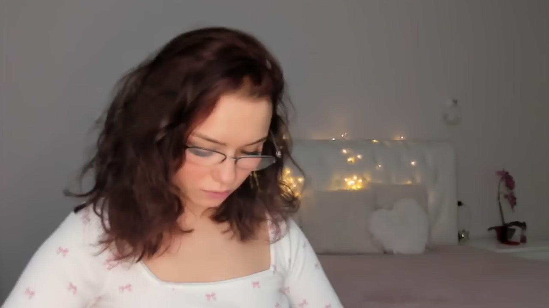Gallery image thumbnail from Angieerosee's myfreecams stream on, 01/30/2025, 24:52 image 6 of 20