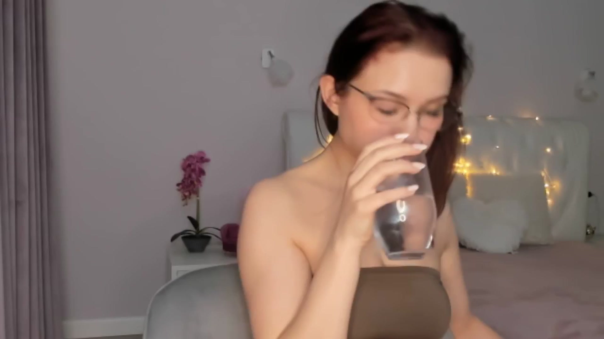 Gallery image thumbnail from Angieerosee's myfreecams stream on, 02/03/2025, 24:49 image 1 of 20