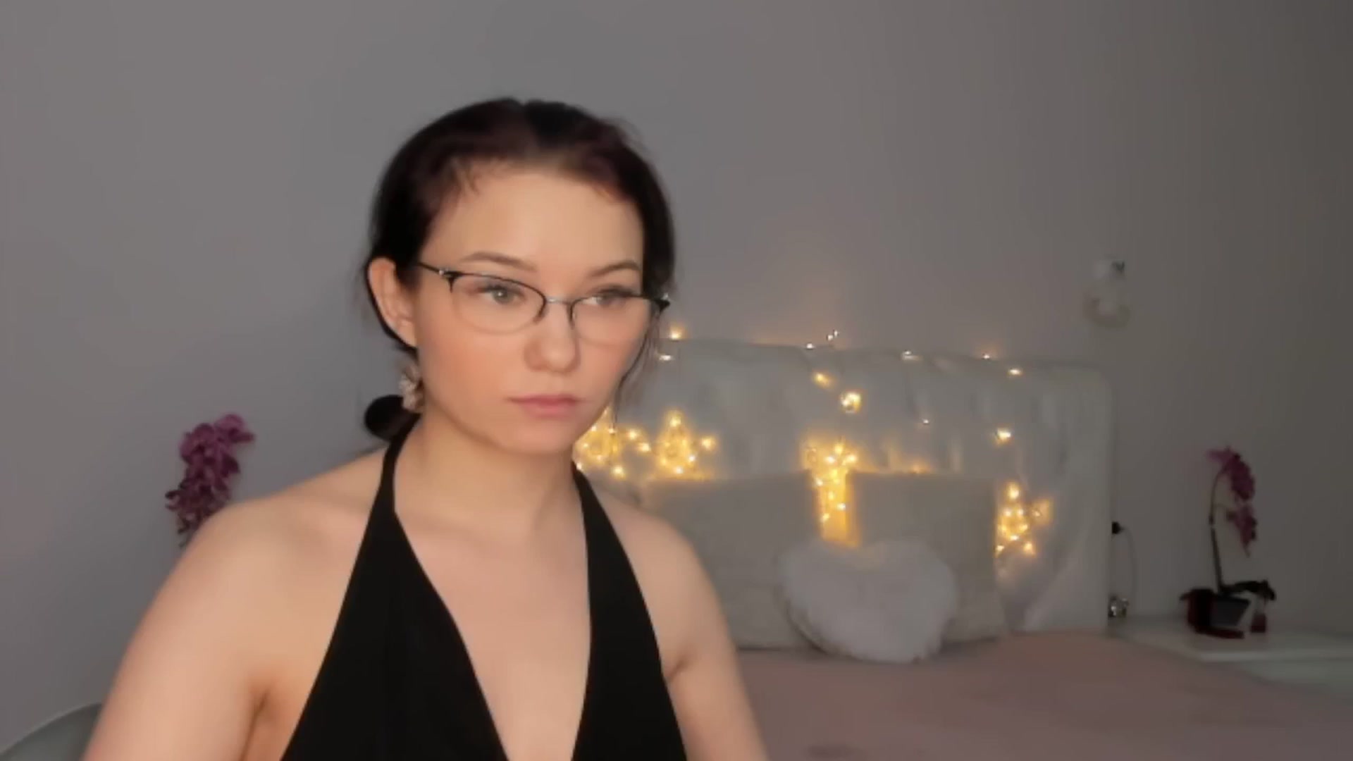Gallery image thumbnail from Angieerosee's myfreecams stream on, 02/04/2025, 18:27 image 19 of 20