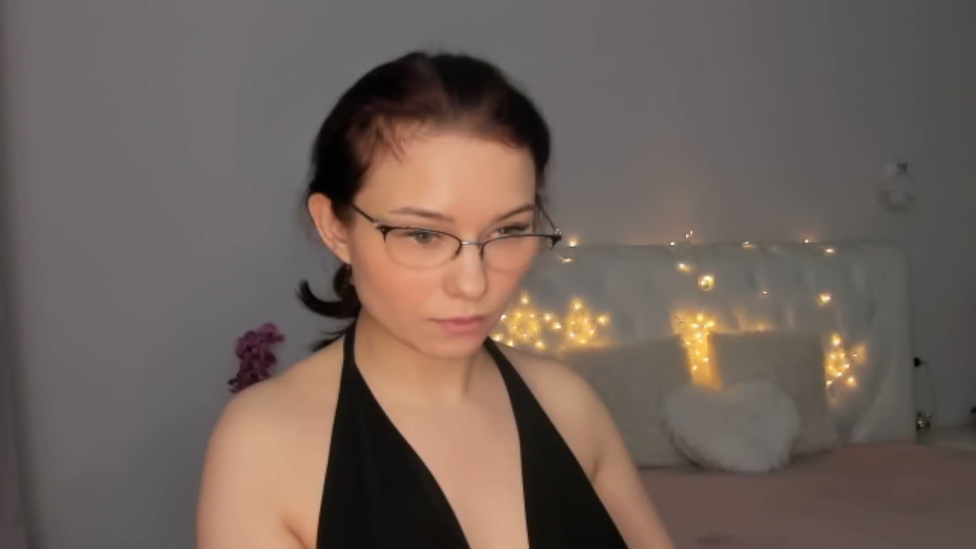Gallery image thumbnail from Angieerosee's myfreecams stream on, 02/04/2025, 18:27 image 17 of 20