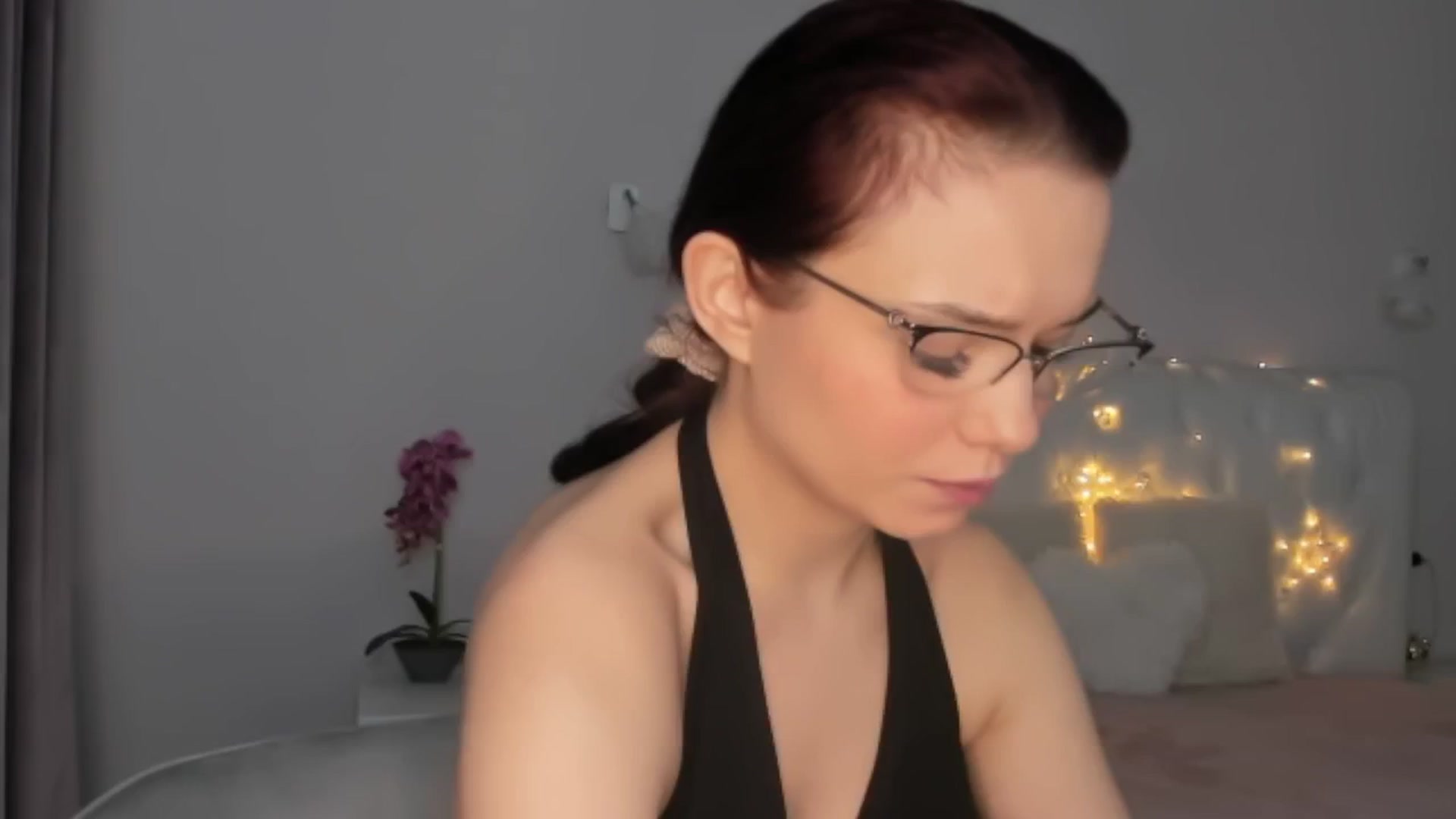 Gallery image thumbnail from Angieerosee's myfreecams stream on, 02/04/2025, 21:41 image 10 of 20