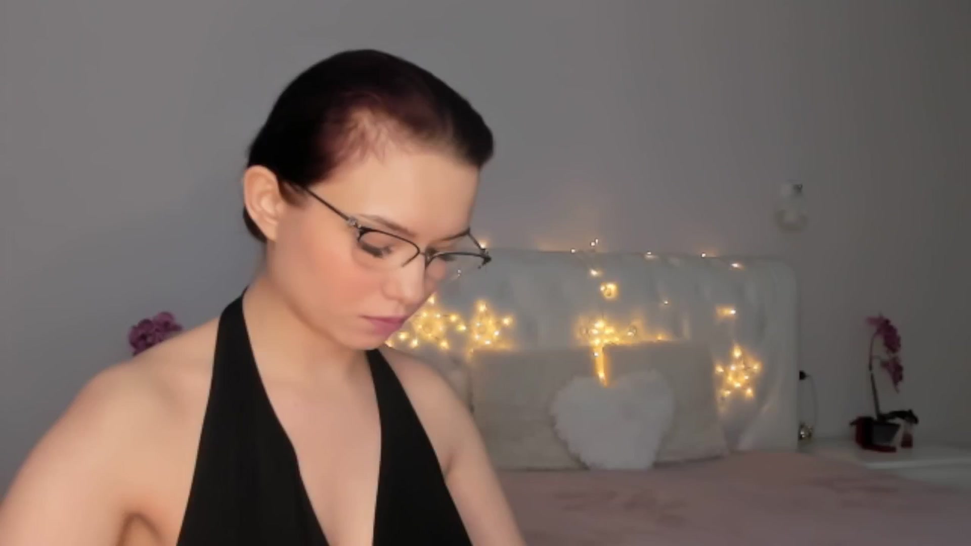 Gallery image thumbnail from Angieerosee's myfreecams stream on, 02/04/2025, 21:41 image 2 of 20