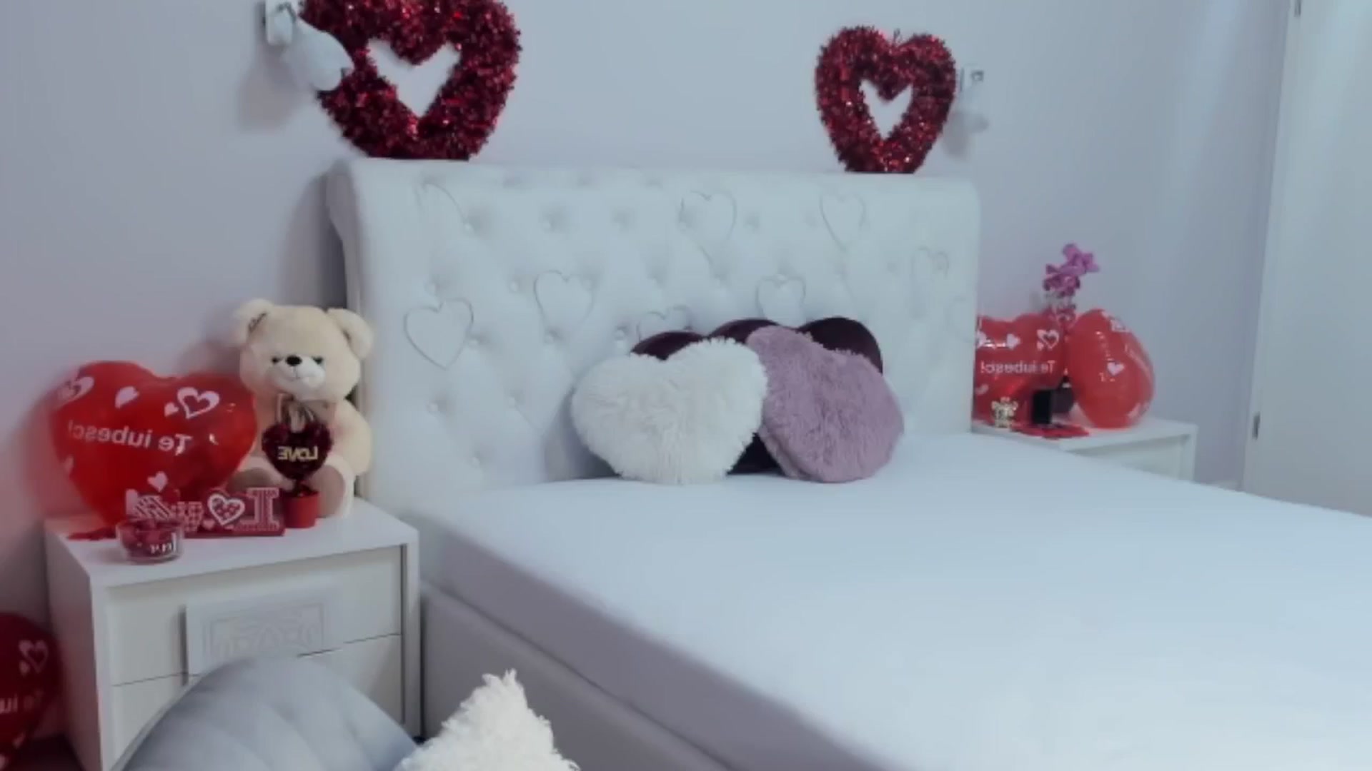 Gallery image thumbnail from Angieerosee's myfreecams stream on, 02/14/2025, 18:03 image 12 of 20