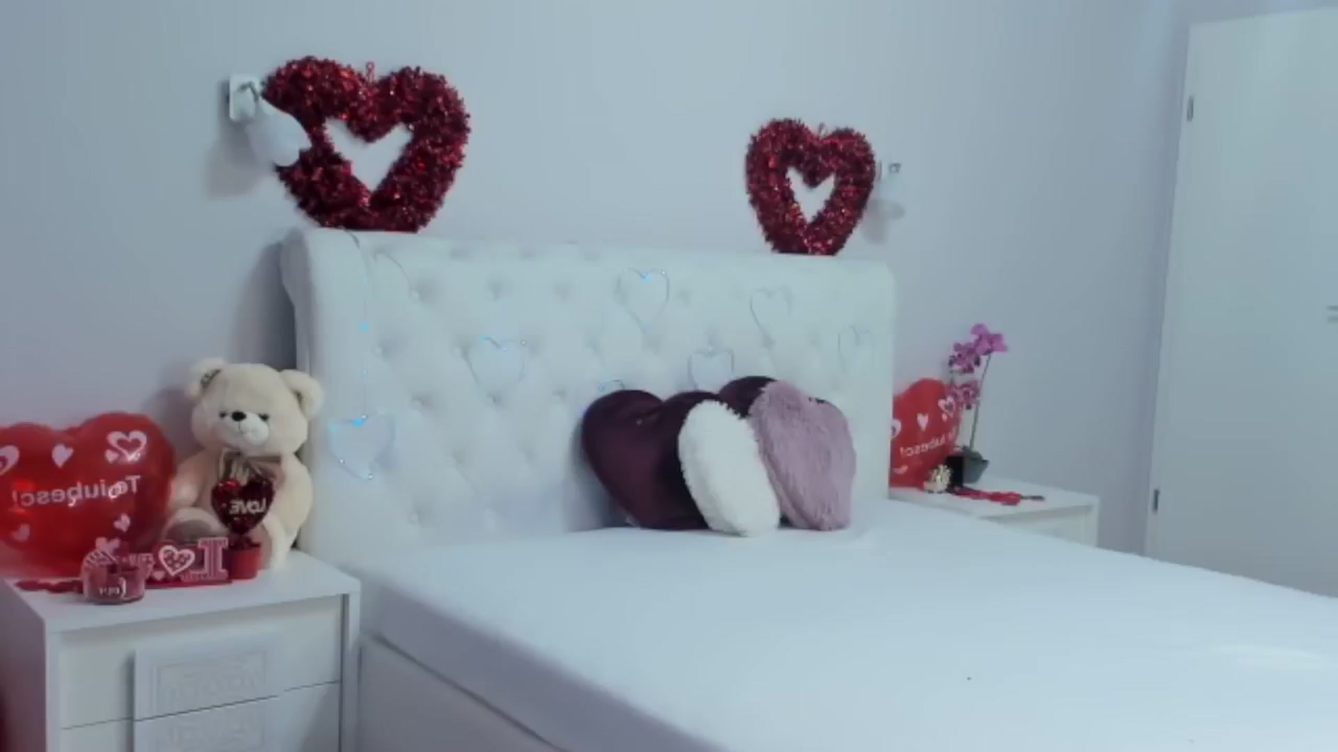 Gallery image thumbnail from Angieerosee's myfreecams stream on, 02/18/2025, 17:58 image 3 of 20