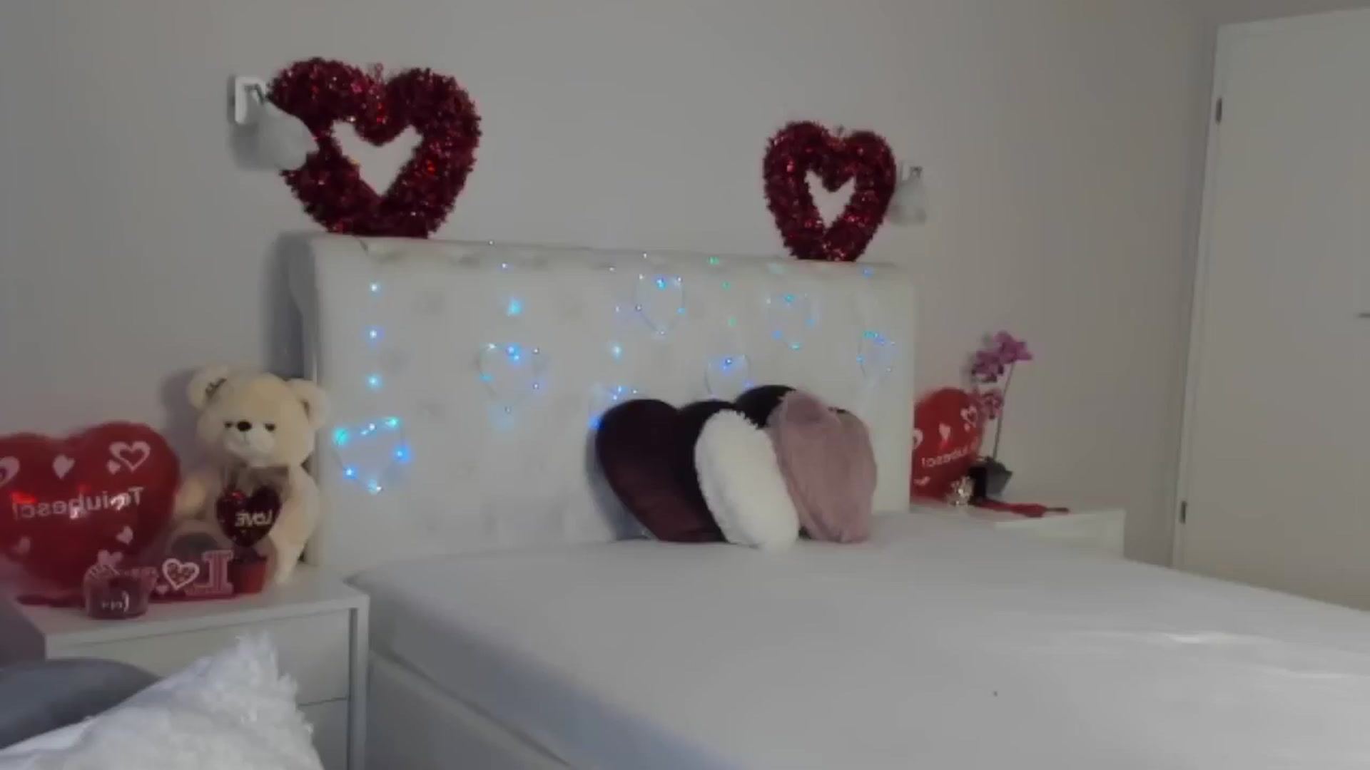 Gallery image thumbnail from Angieerosee's myfreecams stream on, 02/18/2025, 17:58 image 4 of 20