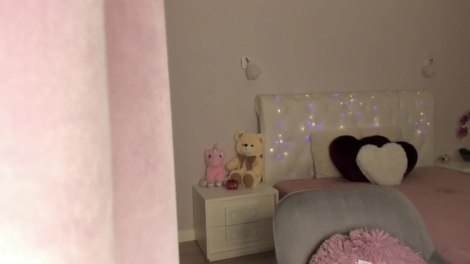 Gallery image thumbnail from Angieerosee's myfreecams stream on, 03/07/2025, 17:34 image 17 of 20