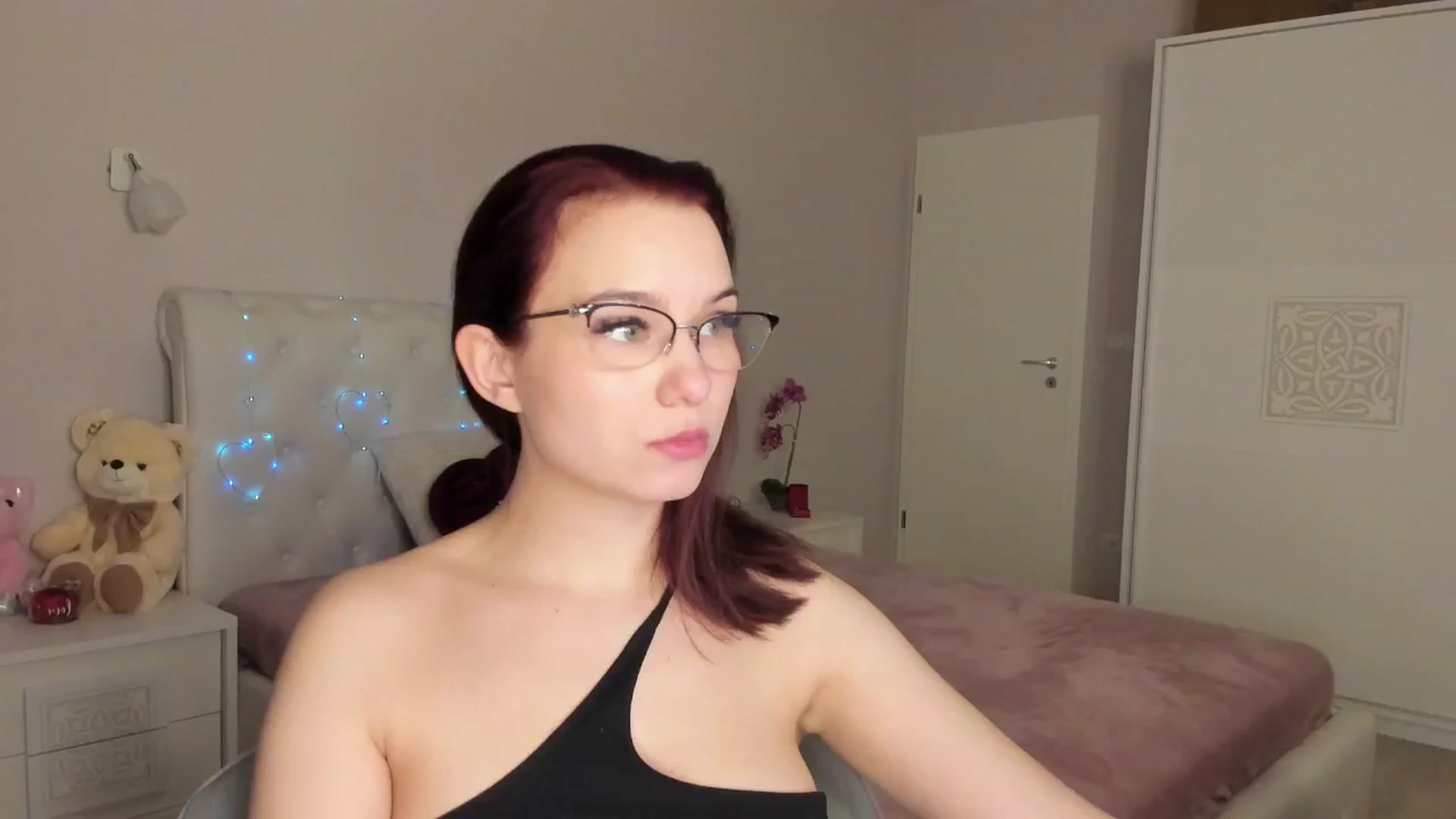 Gallery image thumbnail from Angieerosee's myfreecams stream on, 03/12/2025, 22:06 image 2 of 20