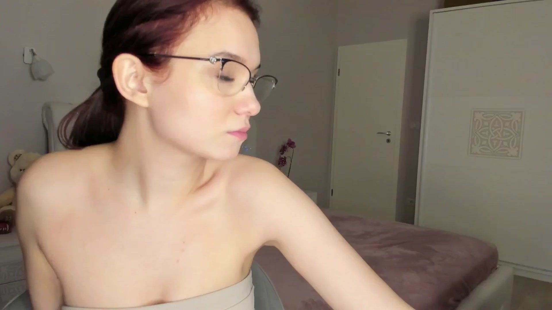 Gallery image thumbnail from Angieerosee's myfreecams stream on, 03/14/2025, 16:45 image 17 of 20