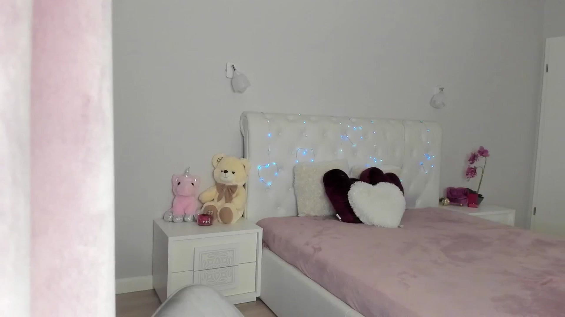 Gallery image thumbnail from Angieerosee's myfreecams stream on, 03/14/2025, 16:45 image 19 of 20