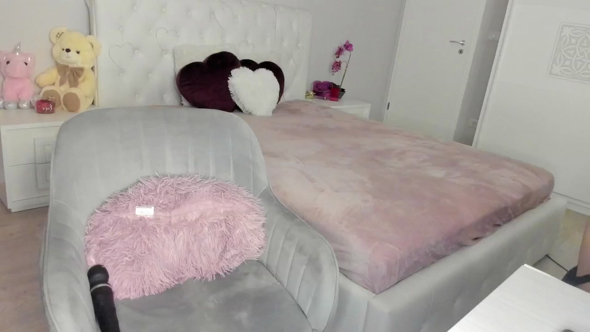Gallery image thumbnail from Angieerosee's myfreecams stream on, 03/15/2025, 17:17 image 6 of 20