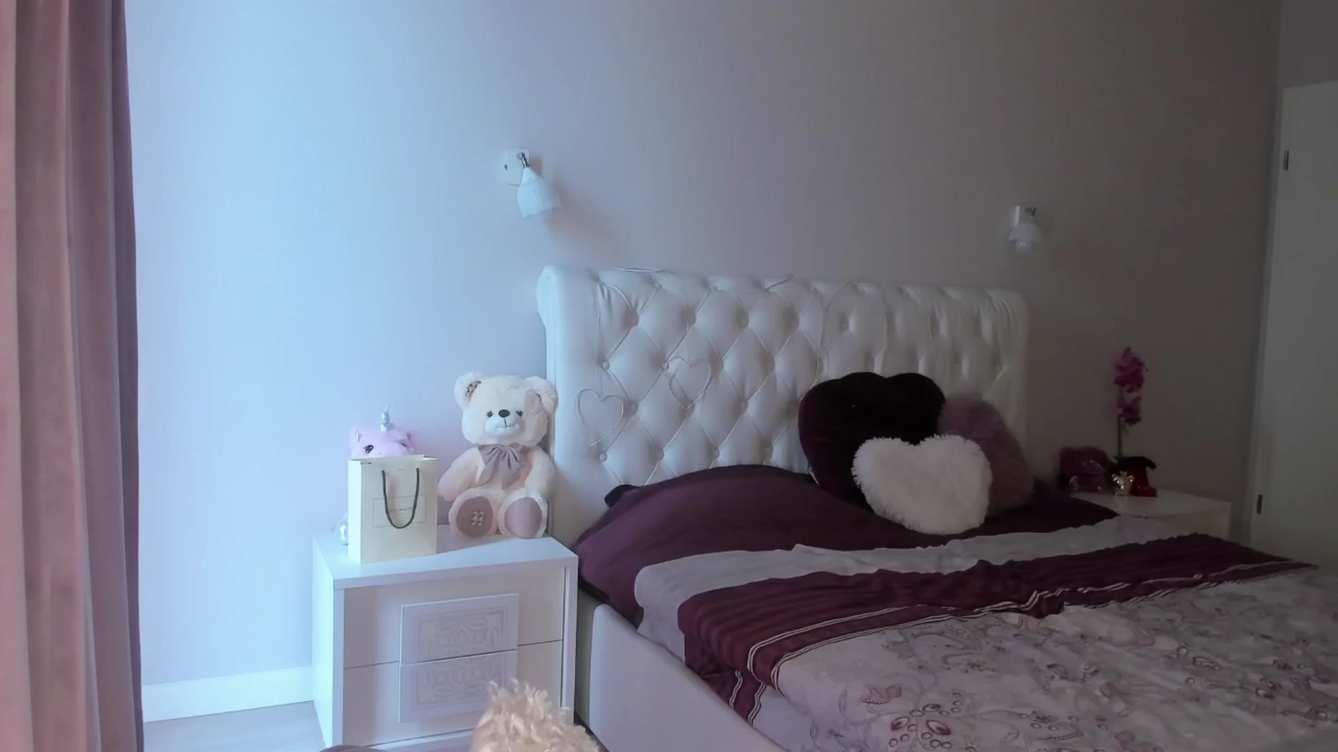Gallery image thumbnail from Angieerosee's myfreecams stream on, 04/08/2025, 17:46 image 1 of 20
