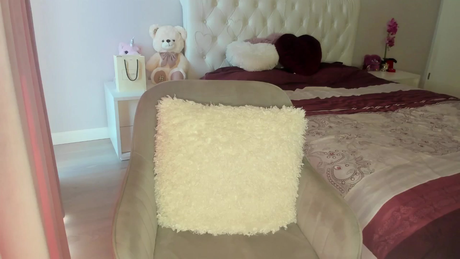 Gallery image thumbnail from Angieerosee's myfreecams stream on, 04/09/2025, 16:53 image 15 of 20
