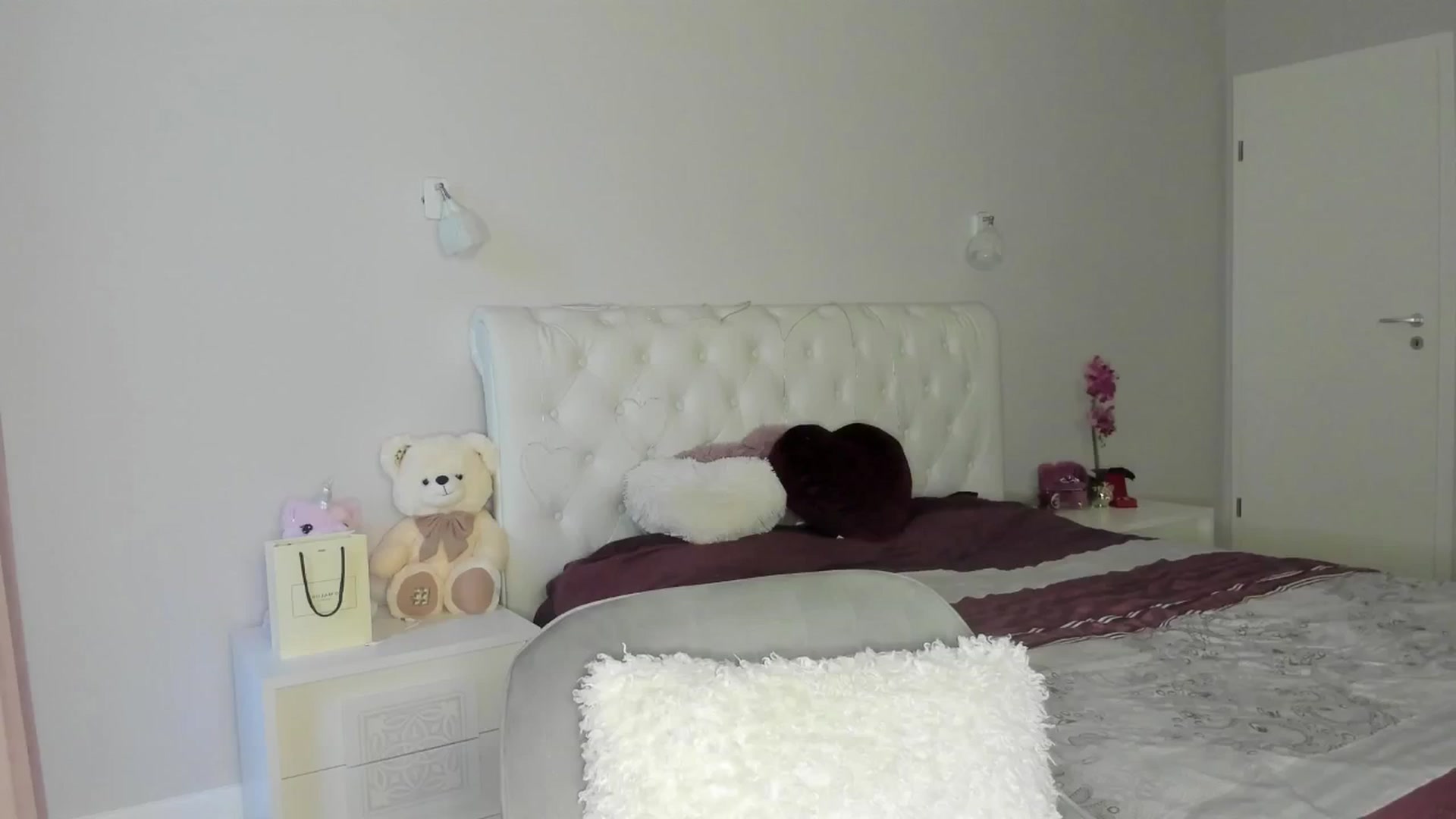 Gallery image thumbnail from Angieerosee's myfreecams stream on, 04/09/2025, 17:22 image 6 of 20