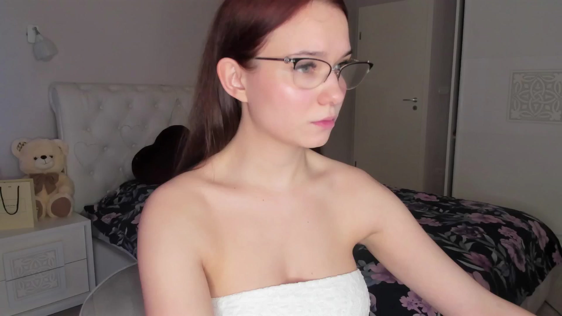 Gallery image thumbnail from Angieerosee's myfreecams stream on, 04/12/2025, 16:52 image 4 of 20