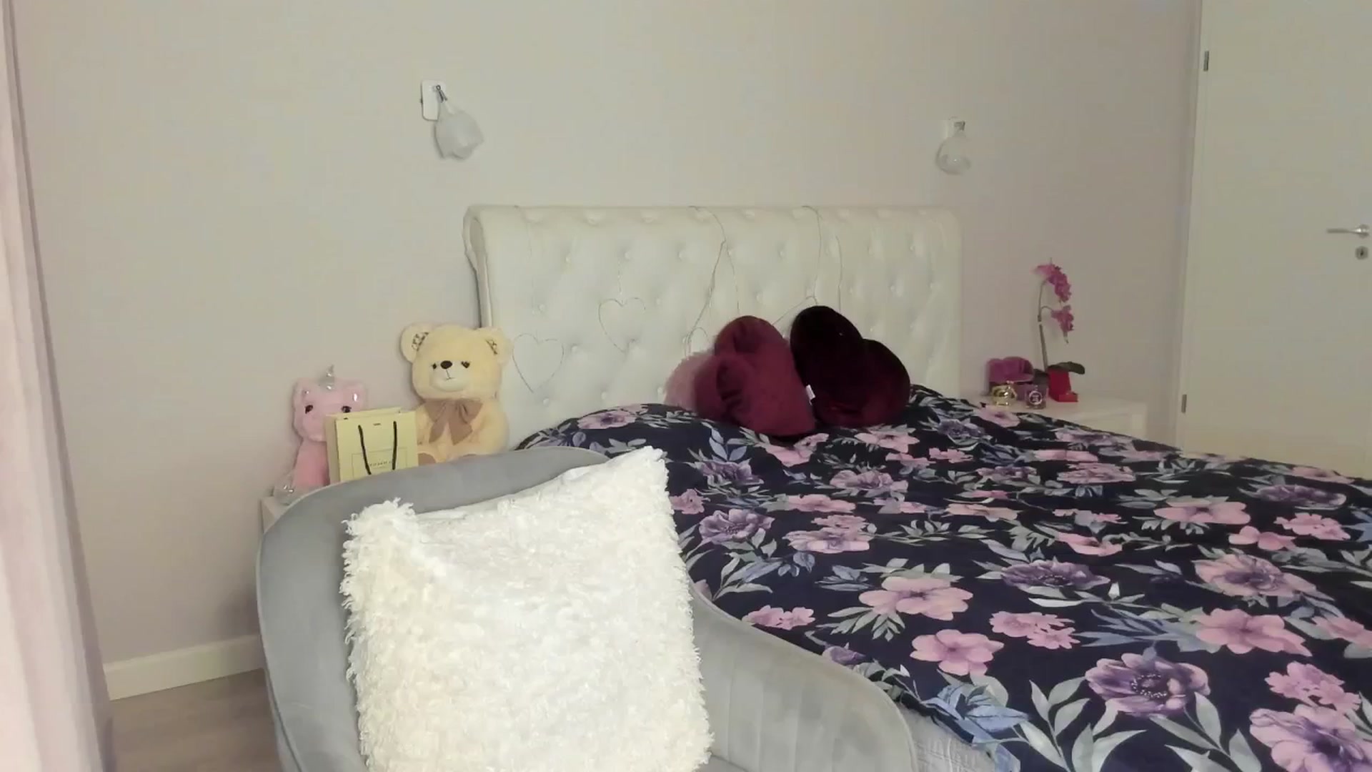 Gallery image thumbnail from Angieerosee's myfreecams stream on, 04/16/2025, 20:35 image 14 of 20