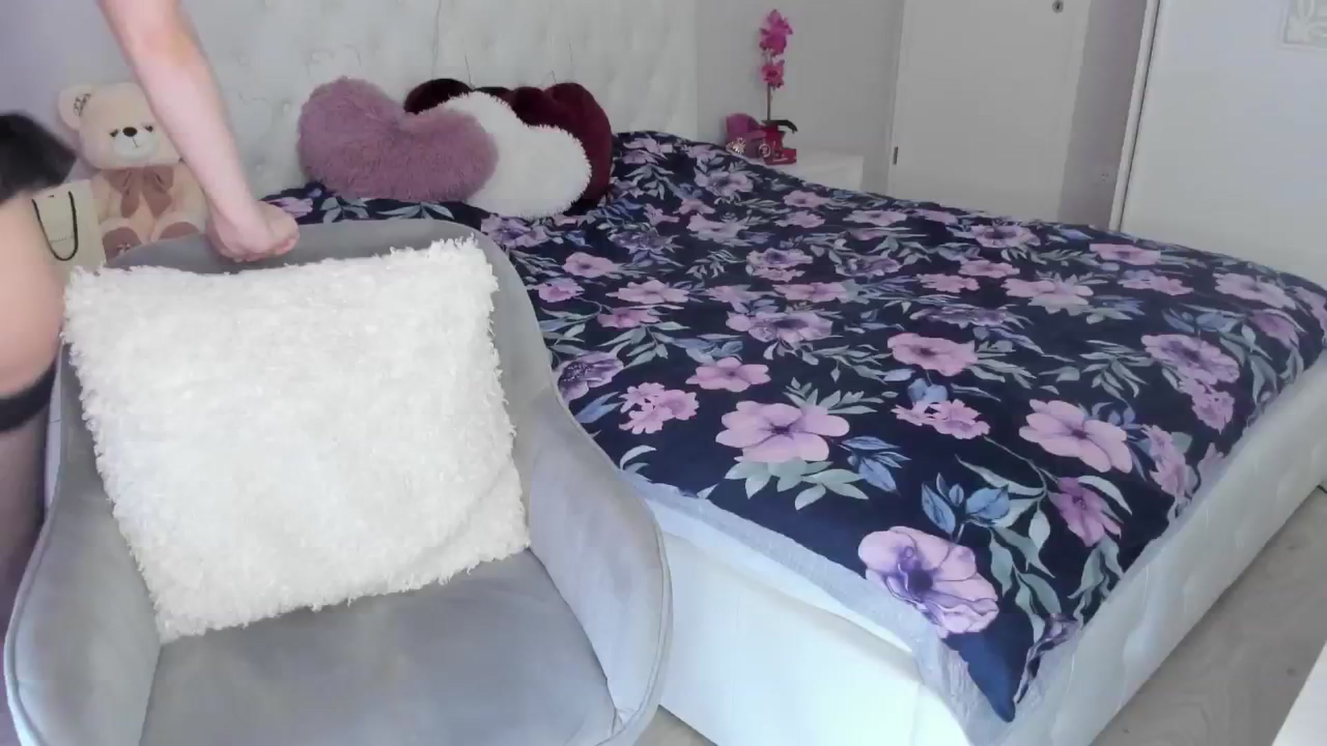 Gallery image thumbnail from Angieerosee's myfreecams stream on, 04/22/2025, 16:52 image 9 of 20