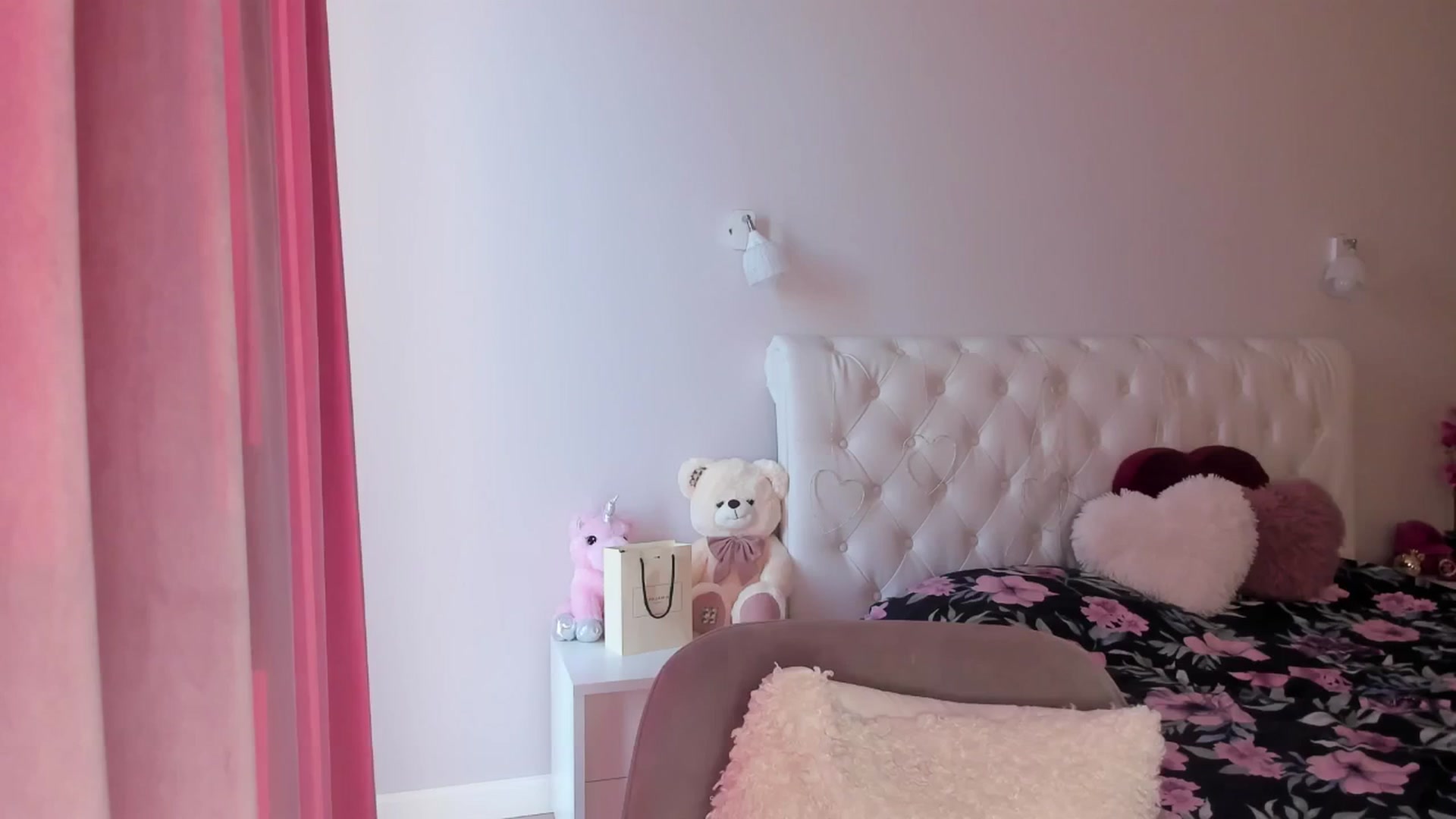 Gallery image thumbnail from Angieerosee's myfreecams stream on, 04/25/2025, 16:52 image 3 of 20